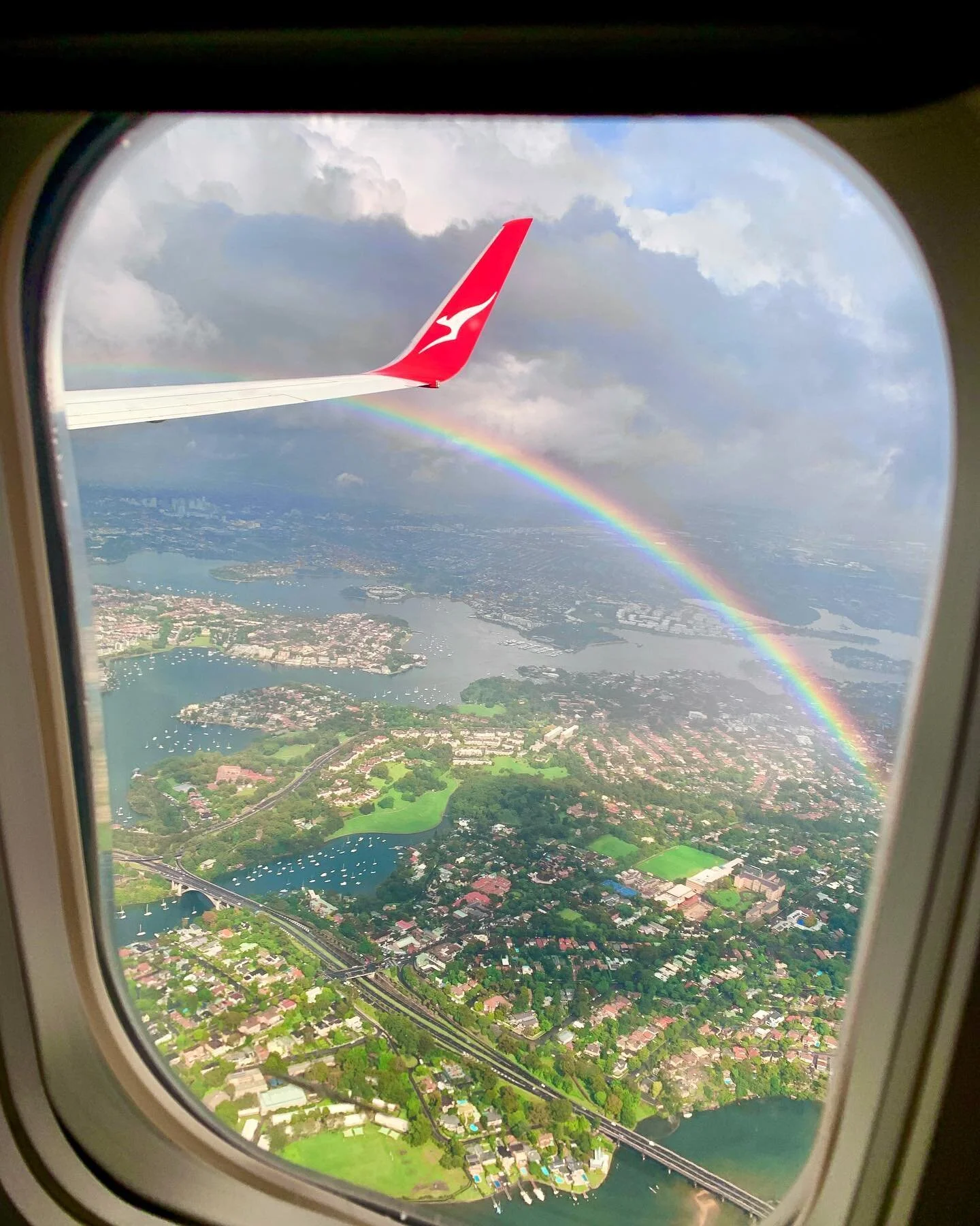@qantas turning it up on our flight into Sydney this morning - heading in #overtherainbow🌈 #qantas