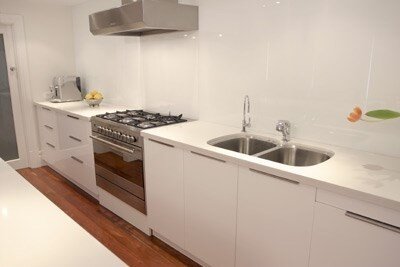 opaque-glass-and-timber-kitchen-2-1-w400-o.jpg
