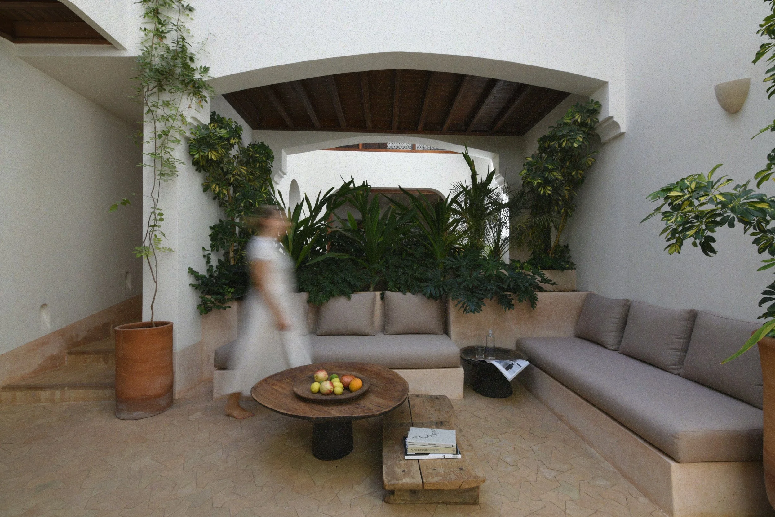 Courtyard 03 grain.jpg
