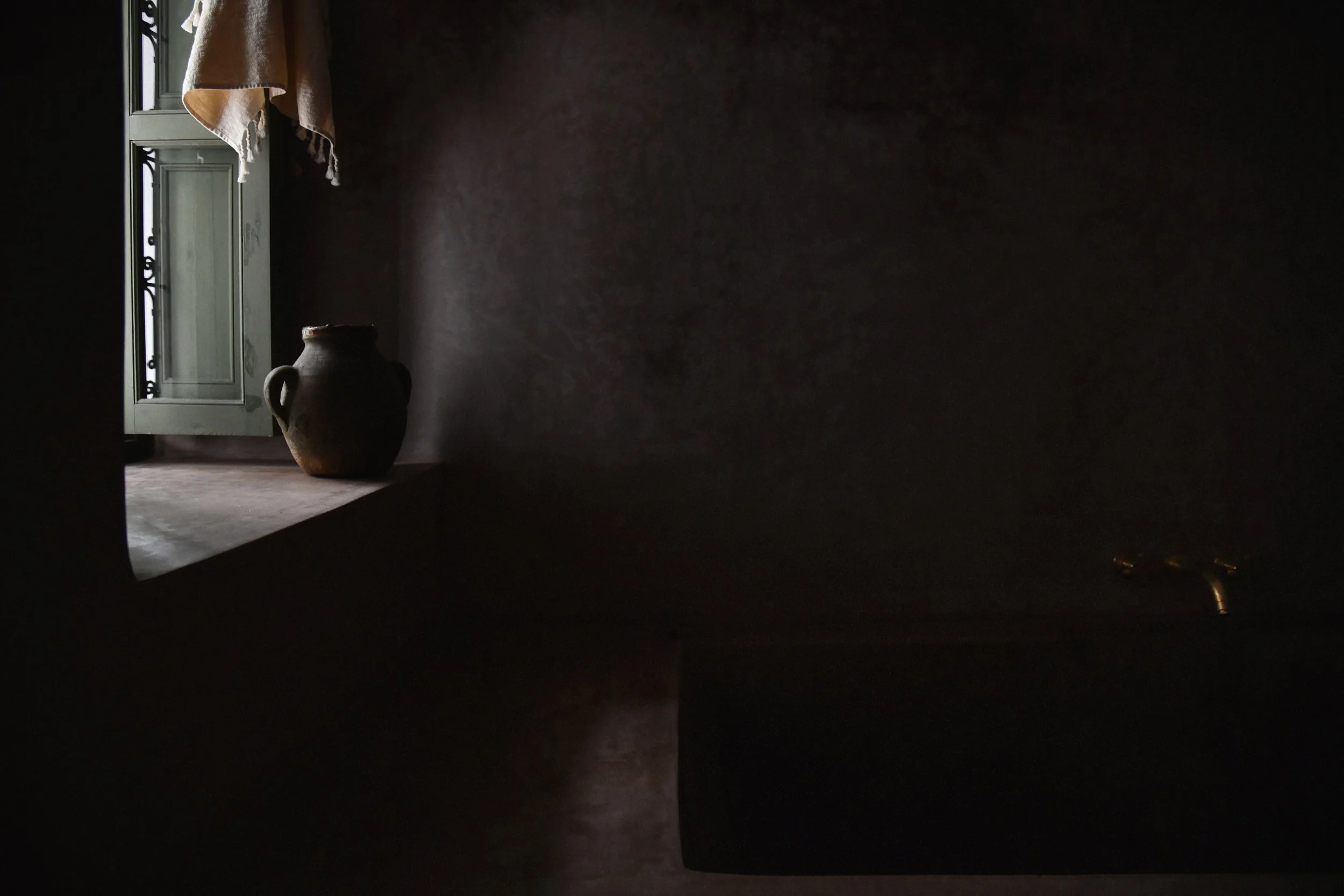 Ben Youssef room 02 grain.jpg