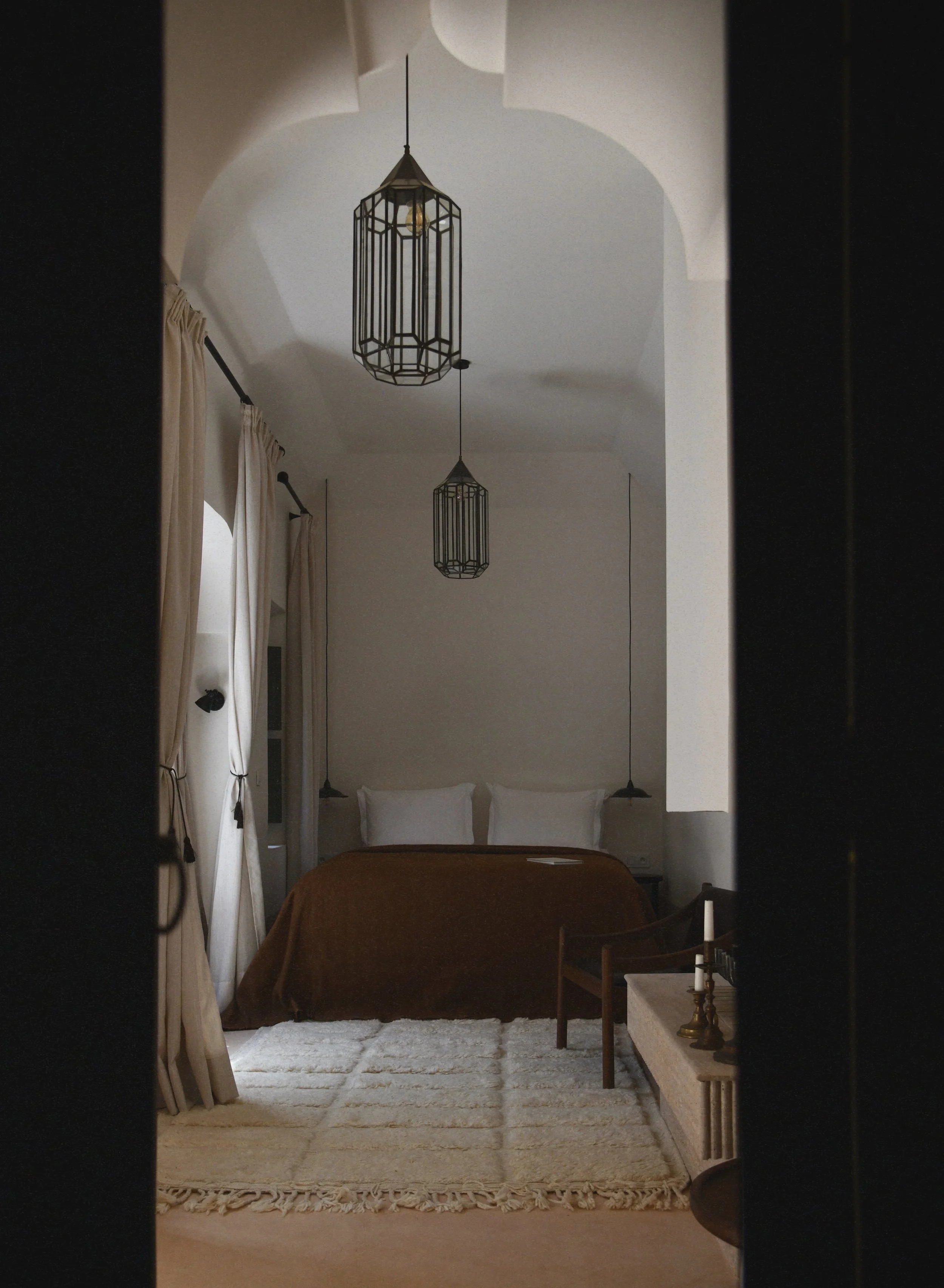 Guilez room 01 grain.jpg