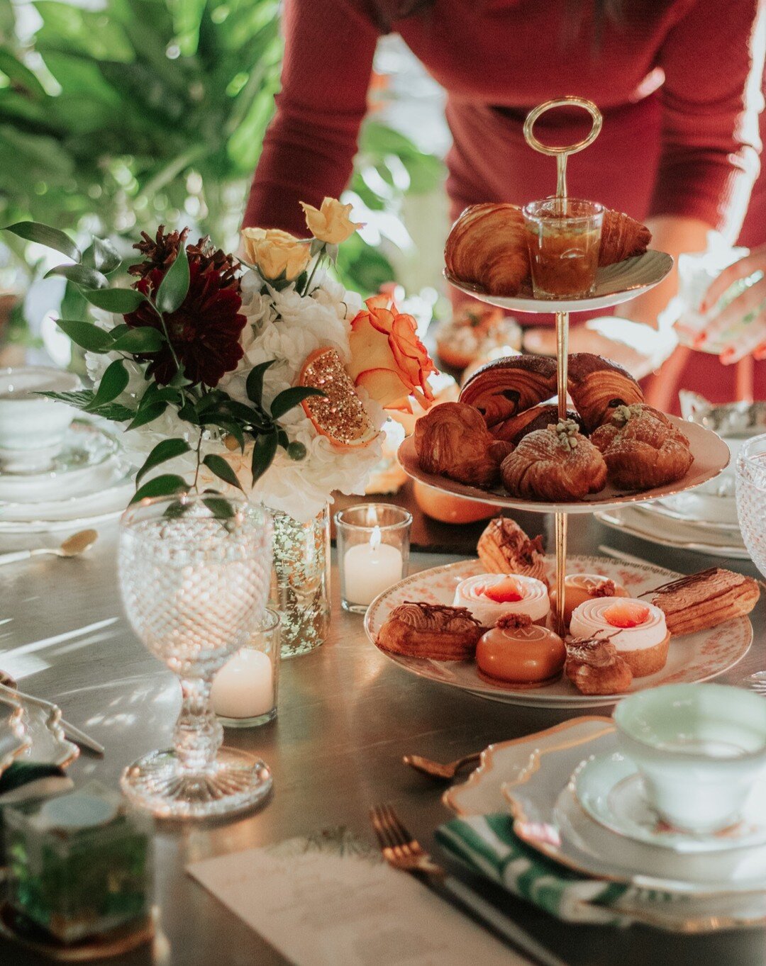 High Tea Heaven 😍

.
.
.
.
#hightea #highteainstyle #highteaplatter #desserts #events #highteacanada #eveningtea #afternoontea #luxuryhightea #cafe #bridalshower
#torontowedding #torontoweddingphotographer #weddingblog #bride #boutiquewedding #weddi