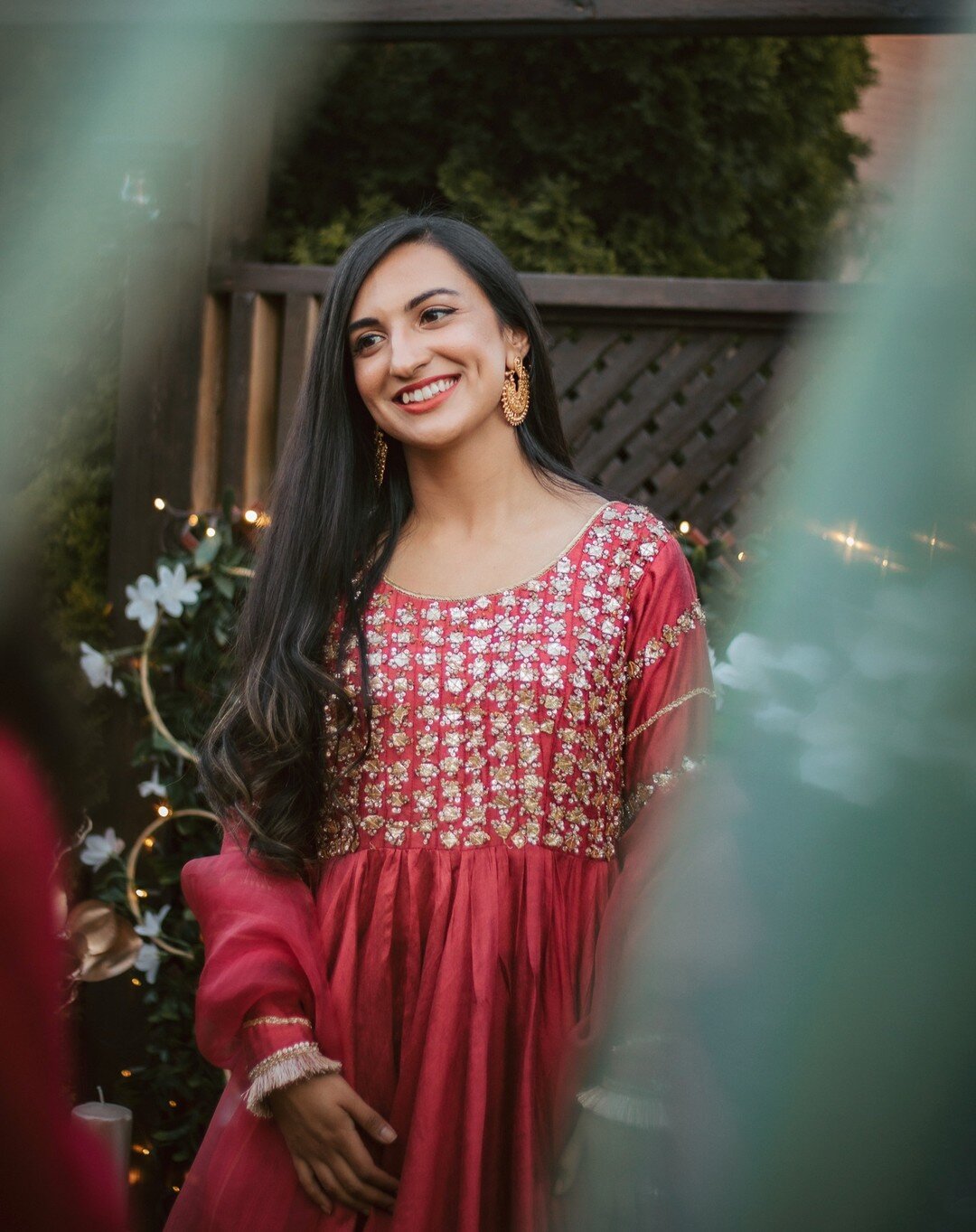 love to see a smiling bride to be! 🥰 
.
.
.
.

#torontowedding #torontoweddingphotographer #pakistaniweddingphotographer #weddingblog #weddinginspiration #weddinginspo #flutterphotography #torontophotographer #bokeh #dholki #documentaryweddingphotog