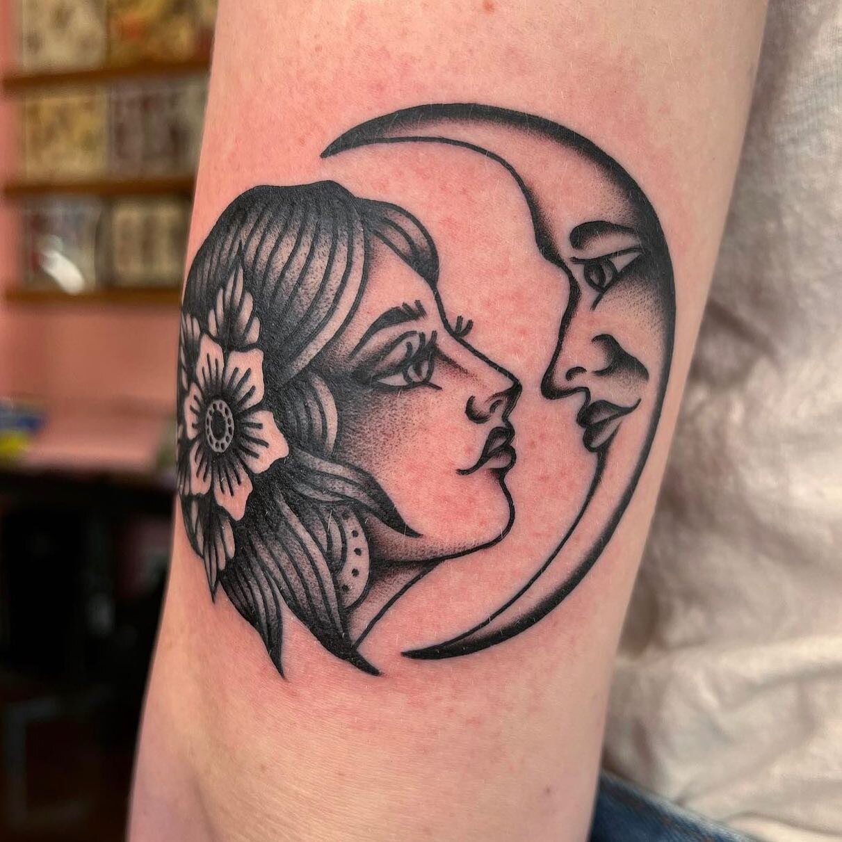 Lady face moon combo tattoo by @kgibsontattoos 

Email her for inquiries on tattoos, all info is on her page. 

#portlandtattooartist #pdxtattooartist #pdxtattooshop #portlandtattooshop