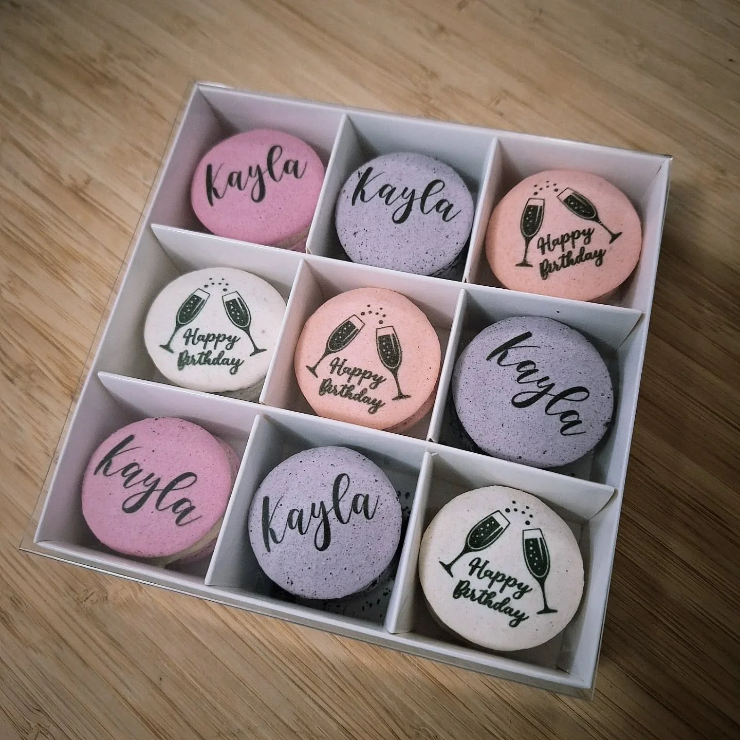 From birthdays to branded events — our macarons aren’t just a treat, they’re a statement 💫
Whether you’re planning a wedding, a product launch, or just want to say thank you in the sweetest way possible — we’ve g