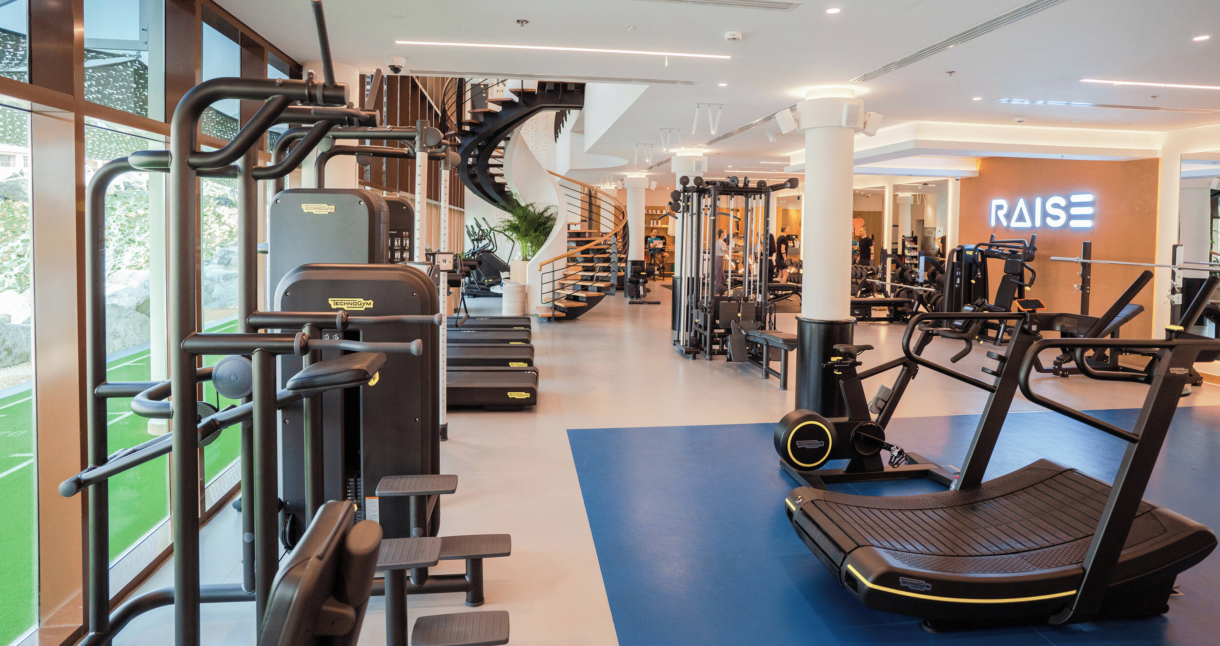 Daily classes, wellness consultants, PT sessions and nutrition recommendations are assets available to guide members in their FITNESS journey at @raisedubai.⁣
⁣
#RaiseYourFitness #RAISEDubai #JumeirahIslandsClubhouse #PTDubai #FItnessClasses #DubaiFi