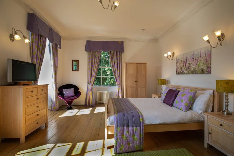 MORAY FIRTH

An equally vast room, the mirror image of Highland Fling, with a purple theme.

The bathroom has two leaping dolphins tiled into the wall above the whirlpool bath.