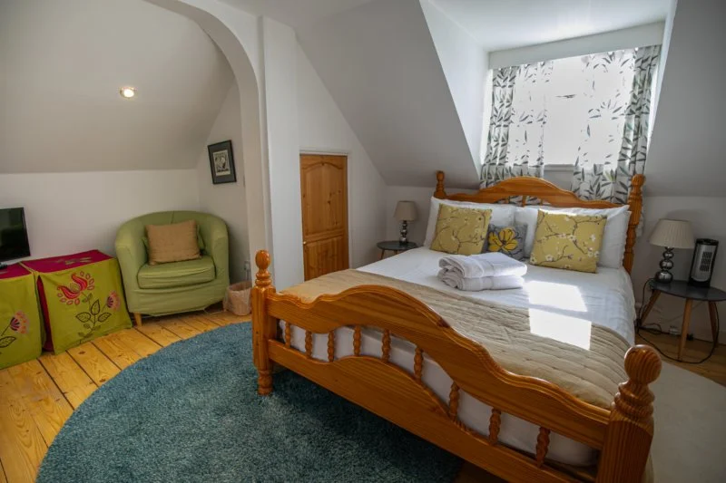 TROPICS & MONT BLANC

Each of these two are friendly and colourful double bedrooms on the top floor, with ensuite bathrooms each with a bath.