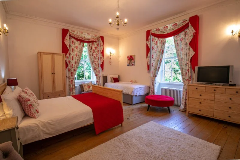 PAPILLON

Such a fun room. Bright pink, with butterflies adorning the curtain patterns. A double bed and extra single.

The bathroom has butterflied tiled into the wall, and a whirlpool bath.