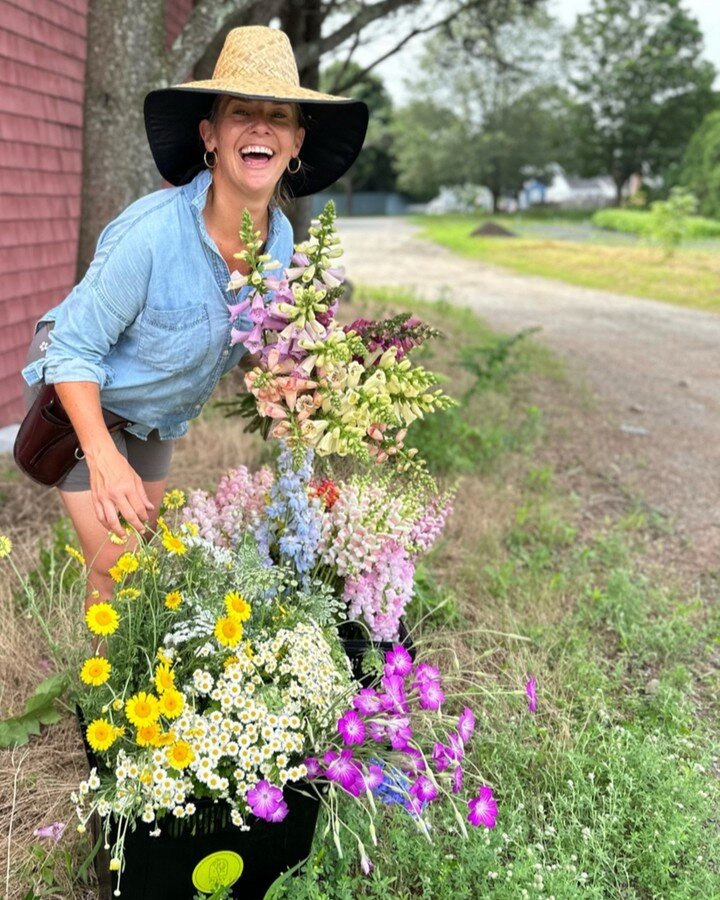 POSY Summer Bouquet CSA Members get excited- the first Bouquet CSA pickup day is FRIDAY, JULY 28TH. Please check your email for an intro message from hello@posy-florals.com sent on Sunday evening. ​​​​​​​​​
I am clearly totally thrilled about all of 