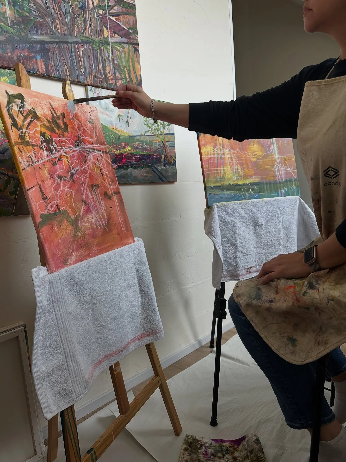 The best phase of a painting when the possibilities are endless.. we tend to seek resolution a little too quickly although this is where the magic happens so why not let it brew a little longer ☺️ with patience and time thoughts settle and the painti