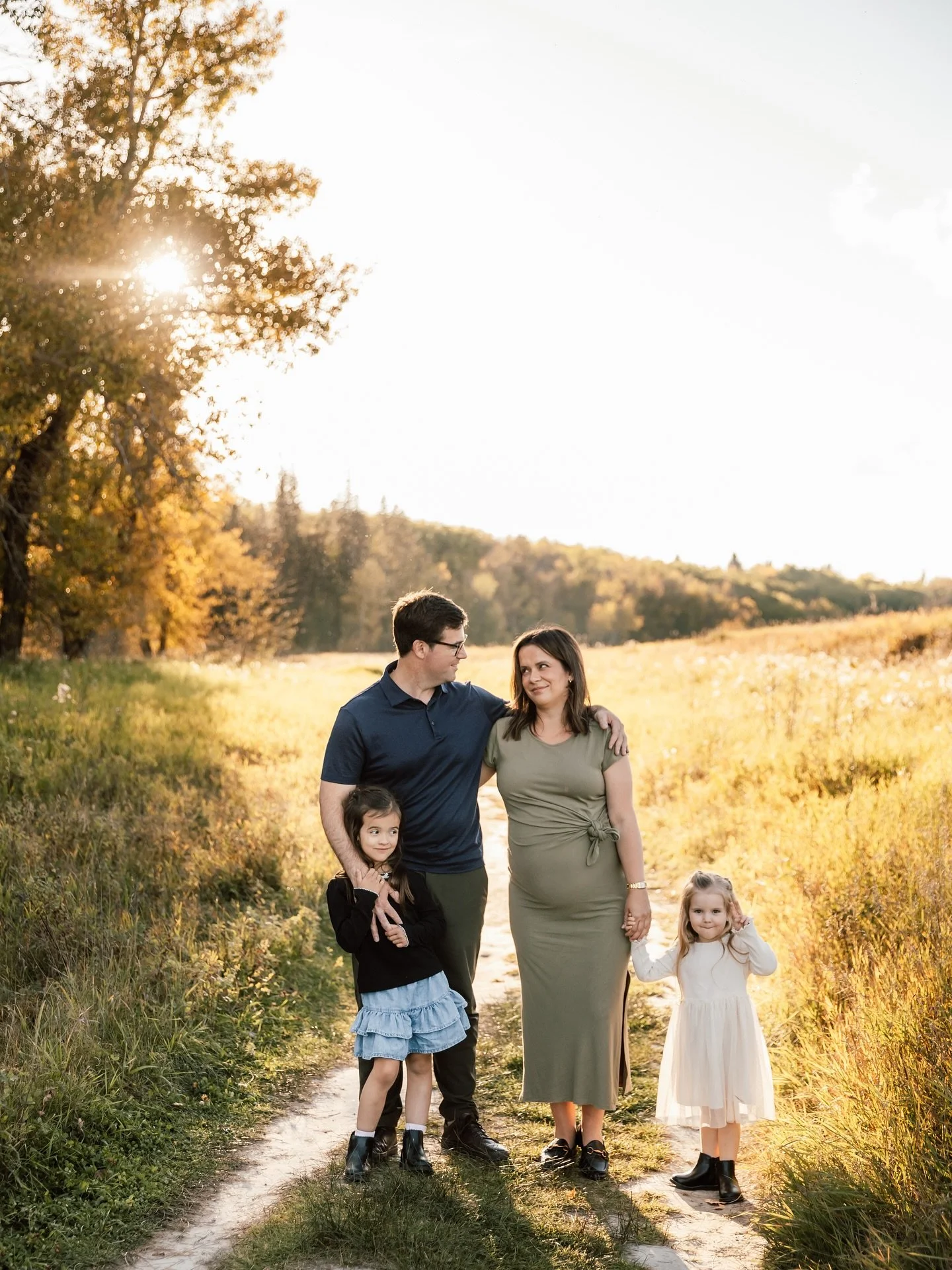 🍂 Fall Minis at Fish Creek Park &mdash; Part 1 🍂

What a beautiful day it was! The sunset was absolutely stunning &mdash; golden light spilling through the trees, warm air, and that perfect mix of colors that only fall can bring. The foliage was gl
