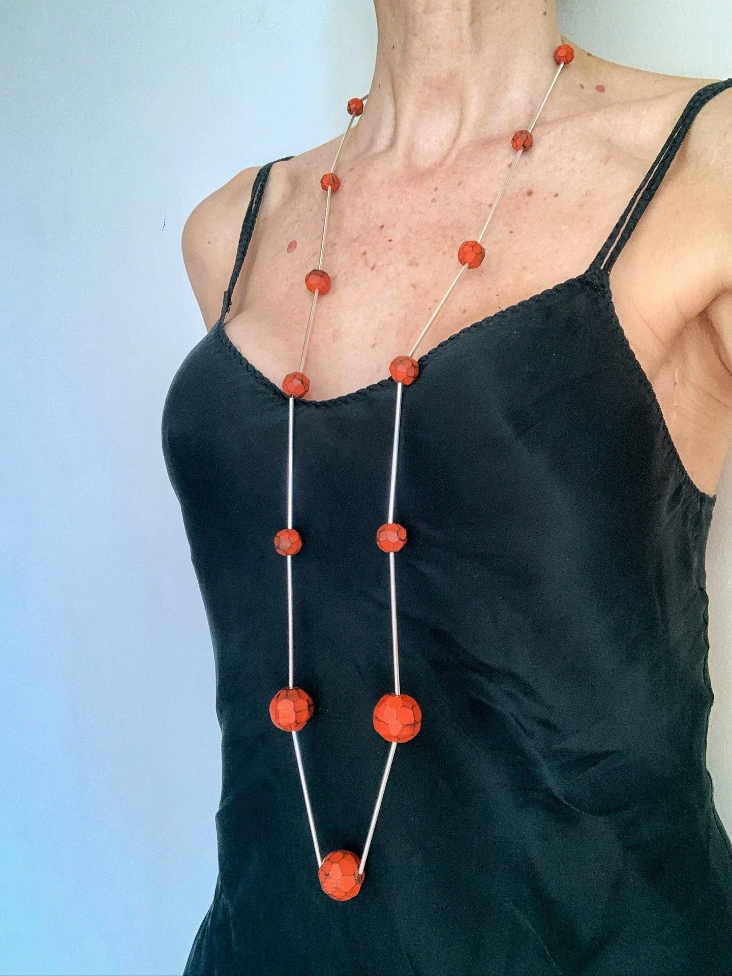 Another commission finished!
This necklace has just left the bench and is ready to meet its new owner.

#jewellerycommission #orangeandsilvernecklace #woodennecklace #cristinazanijewellery