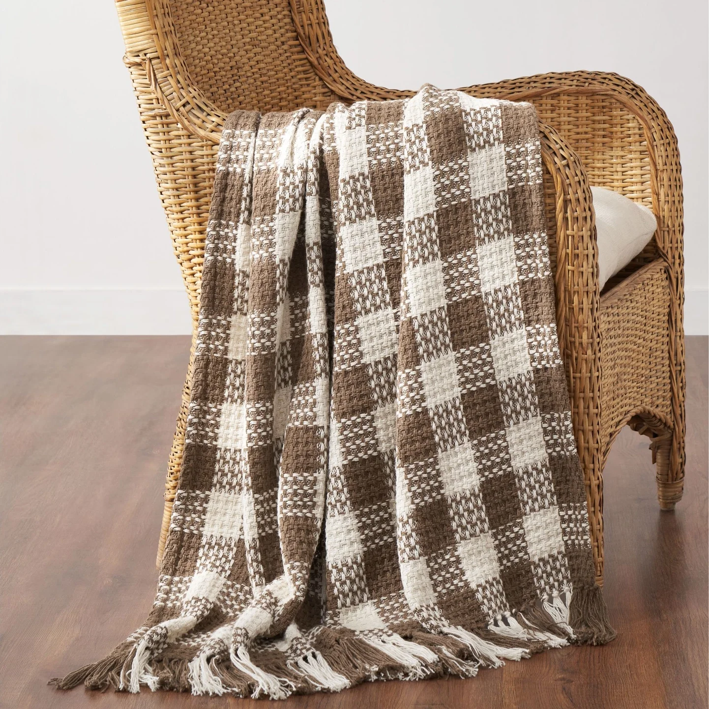 gingham-blanket-brown-03.webp