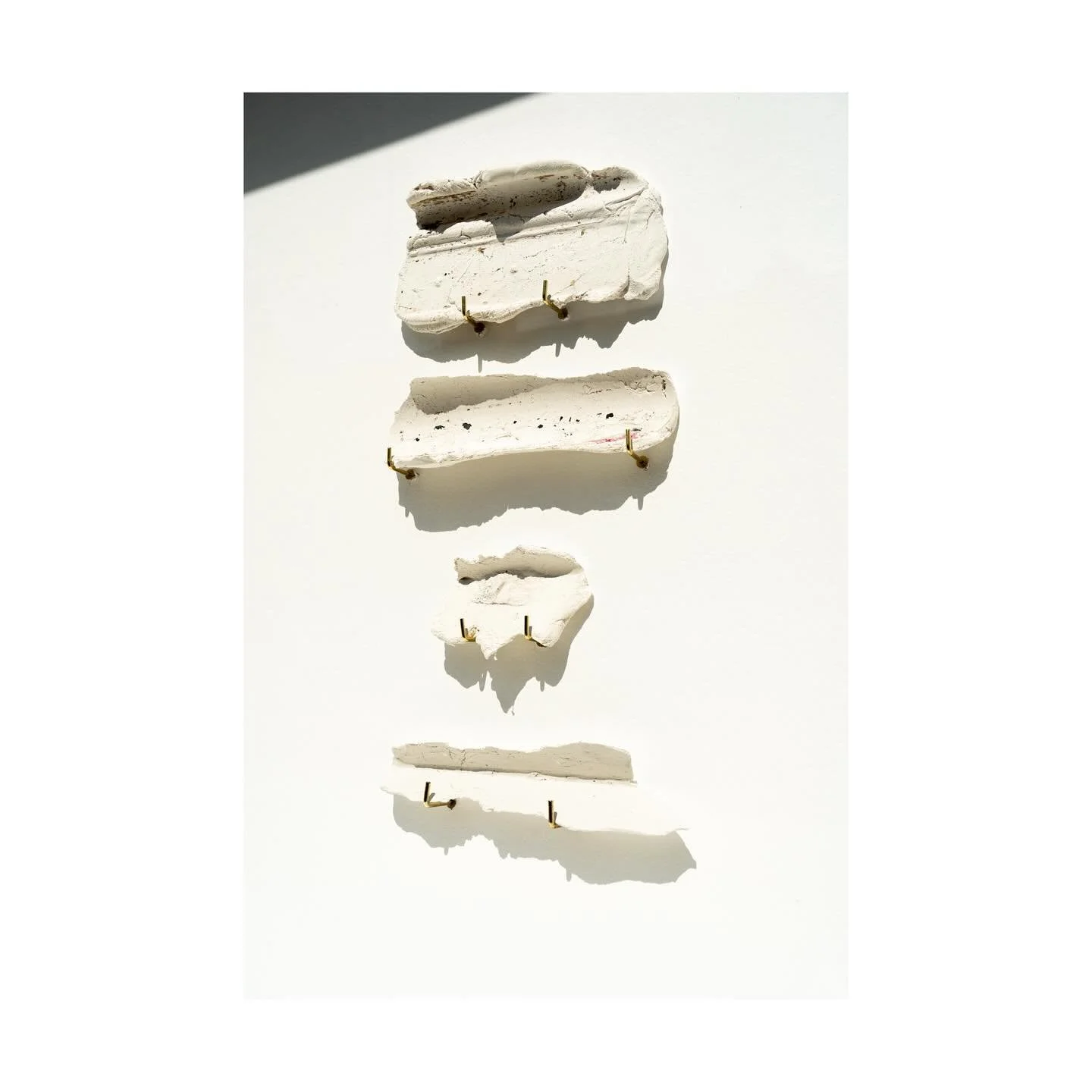 Clay as a recorder of human behaviour in three ways:

(3/3): the @djcad_uod building is full of the marks of the thousands of art students who have passed through its doors over decades. These are a series of unfired porcelain surface casts of some o