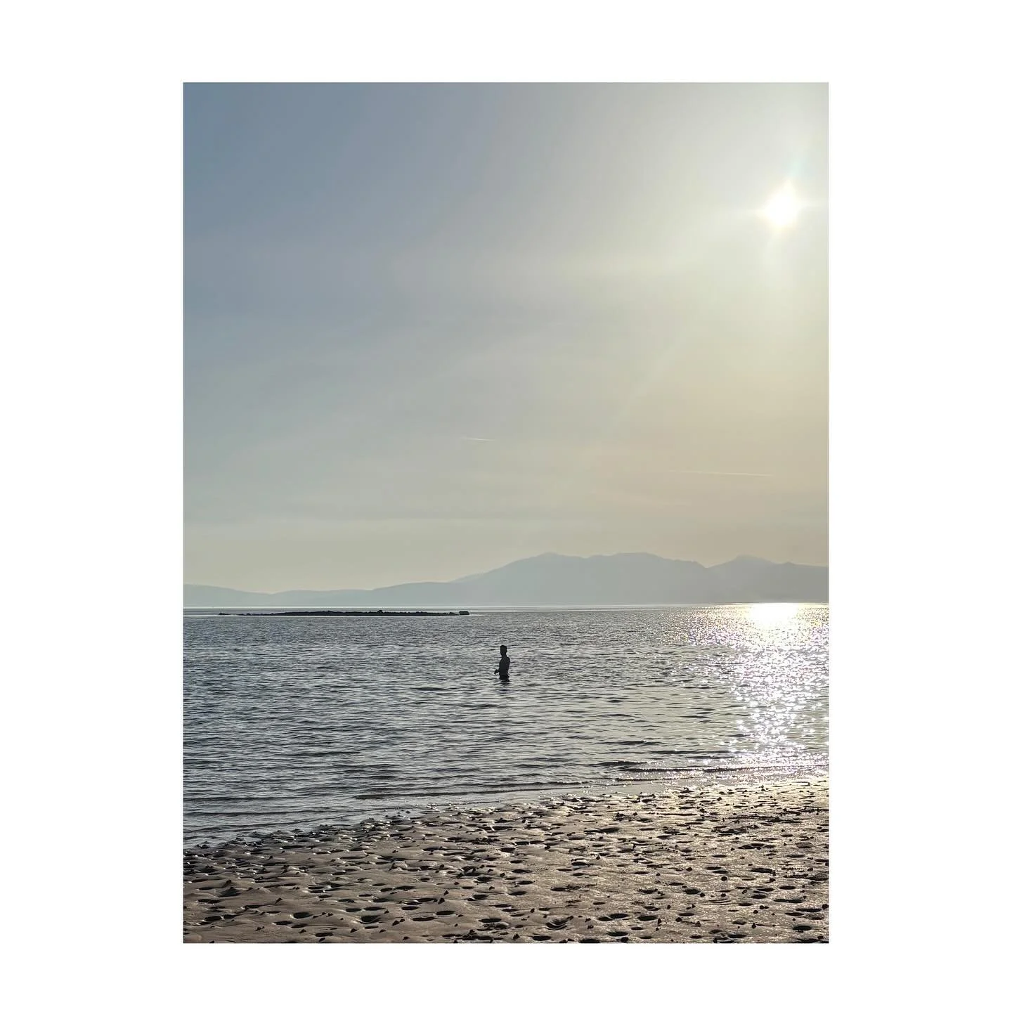 Moved to the west coast earlier this year and I am feeling veeery much in love with the big beautiful sea and the big beautiful soul I moved here with 🌞🌞🌞

Also in love with seeing Cosy the Cat have a garden for the first time in her 21 year old l