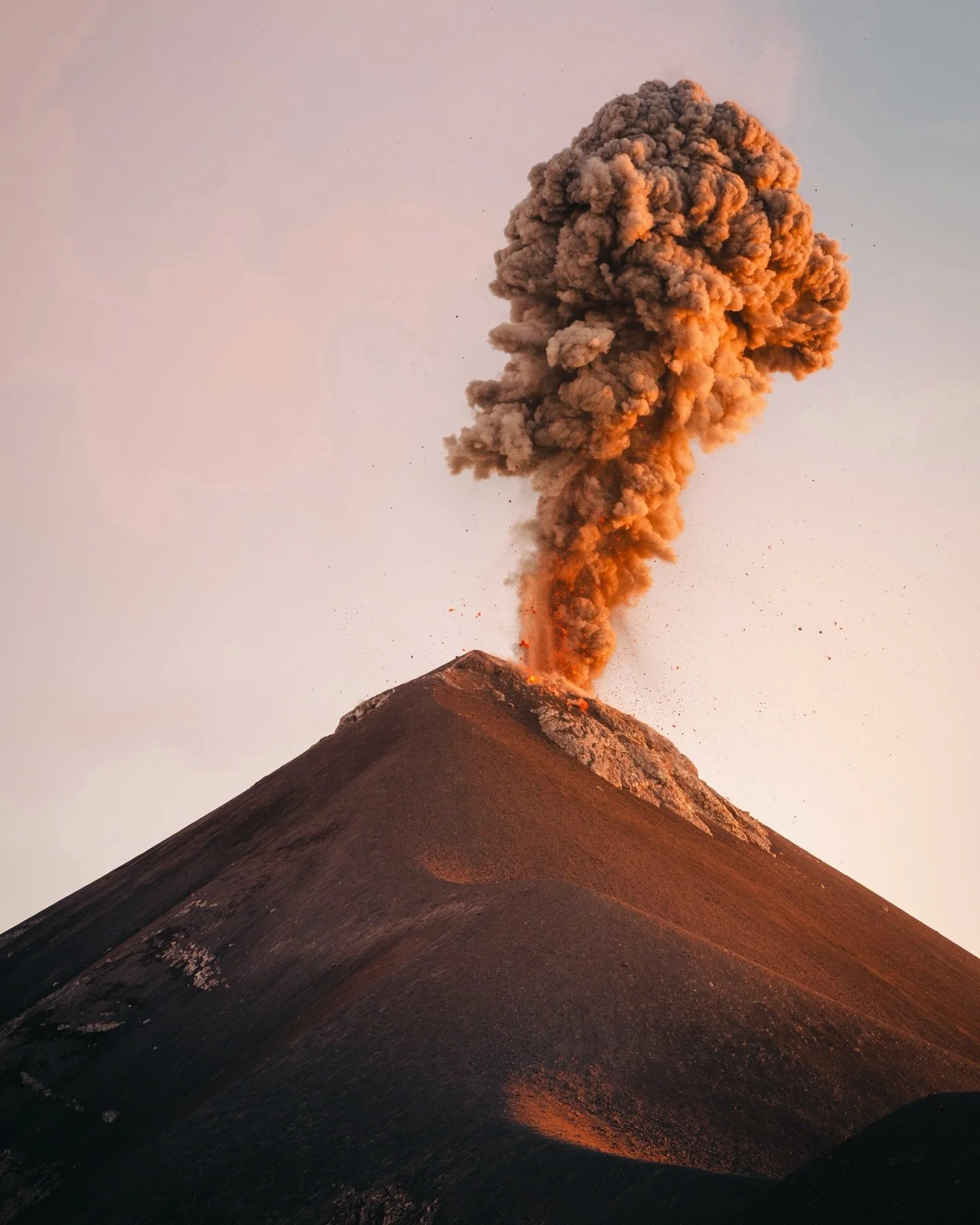 Night on the volcano 🌋