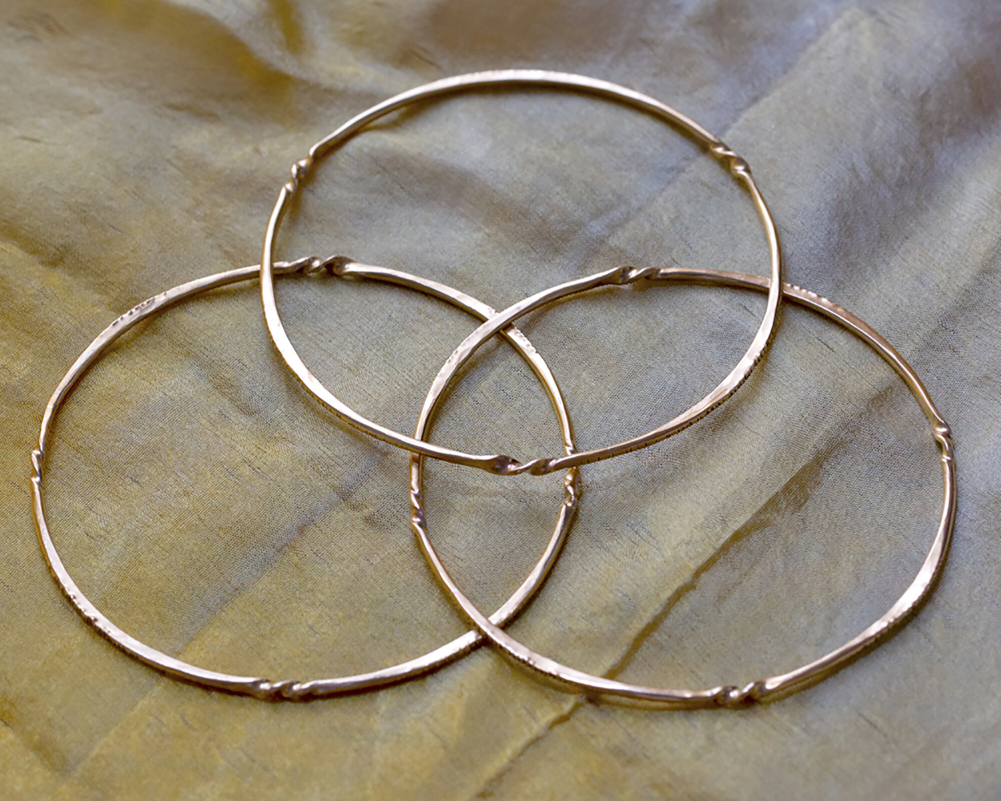 Lotus Bangles
Lotus, Bangles, Gold, Silver, BELLY DANCING, INDIAN ADORNMENT, gold bracelets, bangle bracelet
Lucille Geist Jewelry