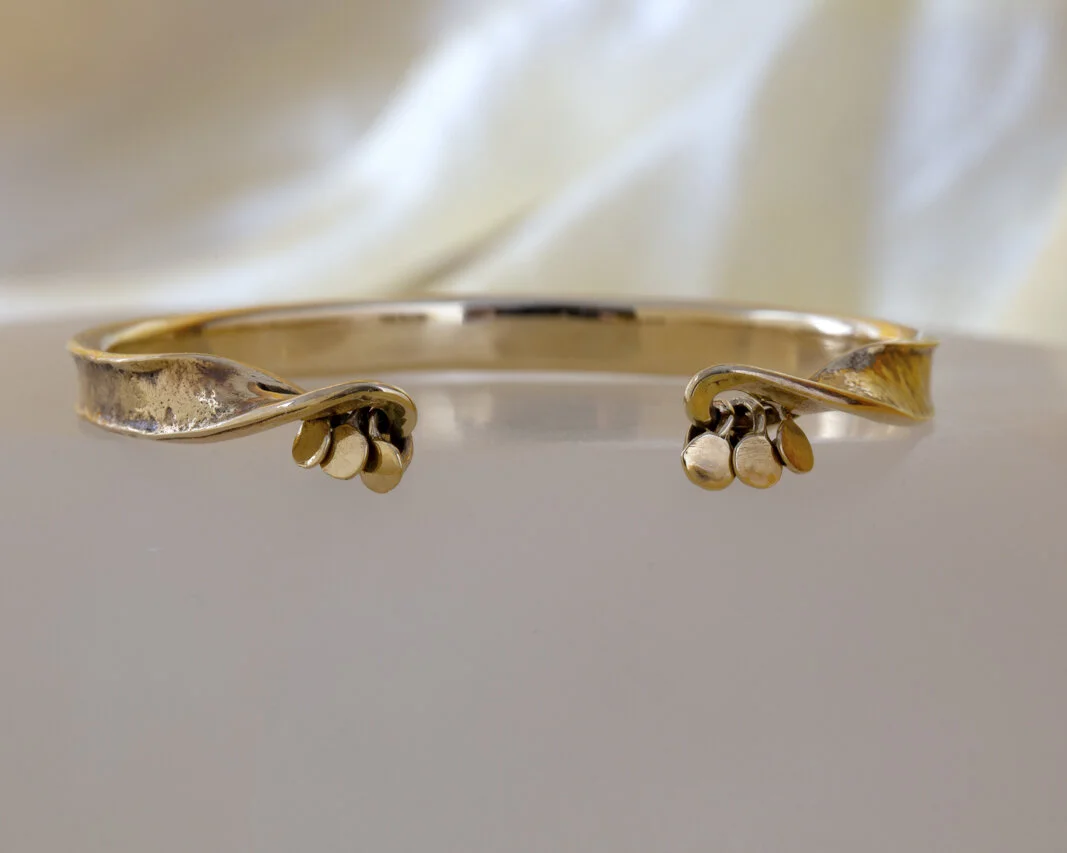 Open Lotus Cuff Bracelet
NAILS, CUFF, BRACELET, LOTUS, OPEN LOTUS, BELLY DANCING, MUDRAS, INDIAN ADORNMENT
Lucille Geist Jewelry