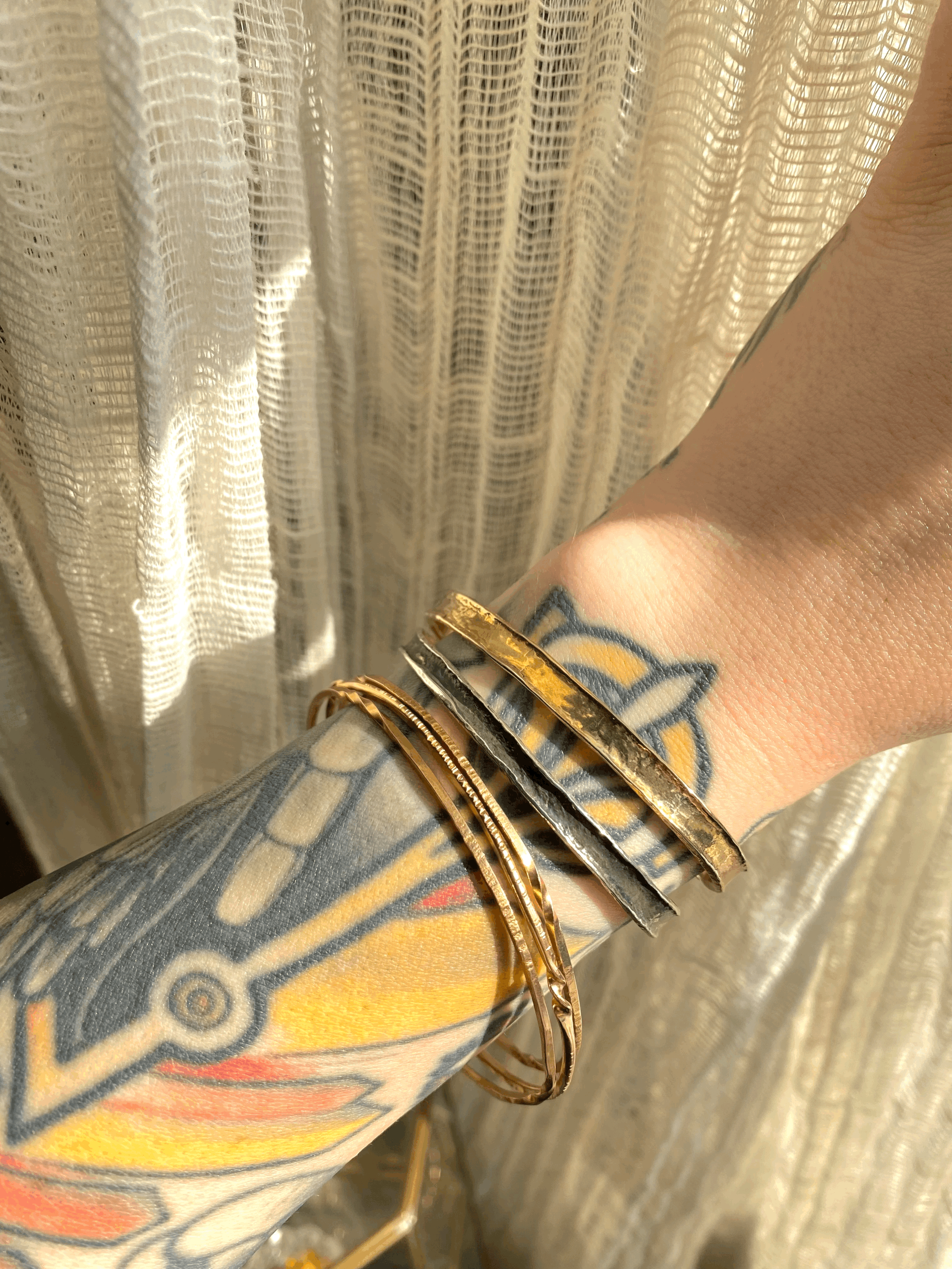 Open Lotus Cuff Bracelet
NAILS, CUFF, BRACELET, LOTUS, OPEN LOTUS, BELLY DANCING, MUDRAS, INDIAN ADORNMENT
Lucille Geist Jewelry