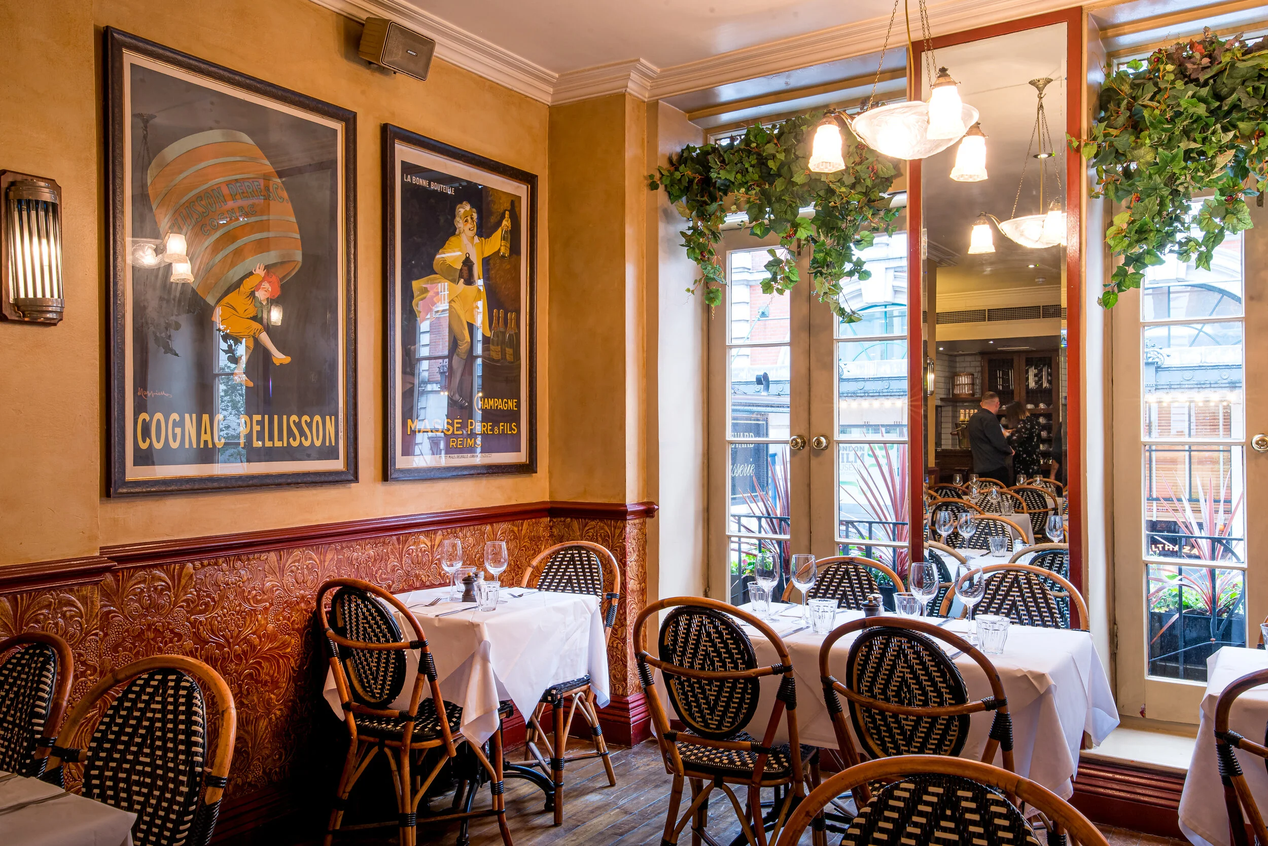 Interiors & MW Burgers June 2019 S1-50.JPG