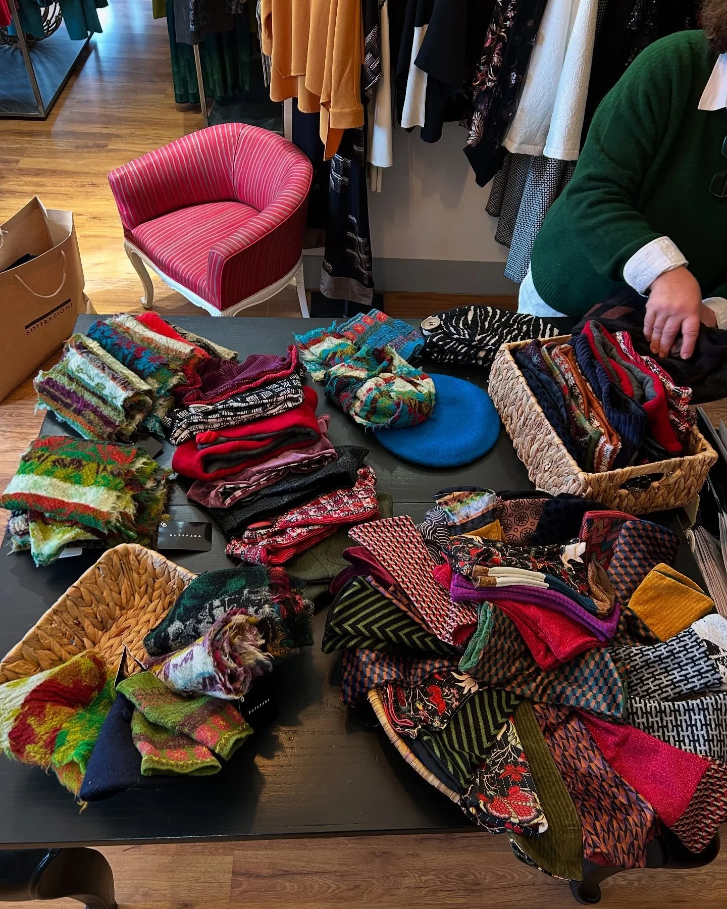 ci vediamo il 12-13 dicembre in show-room Sottrazioni, Lungotevere Flaminio 58❤️🎄
@luminagioielli 
@maria_grazia_moretti