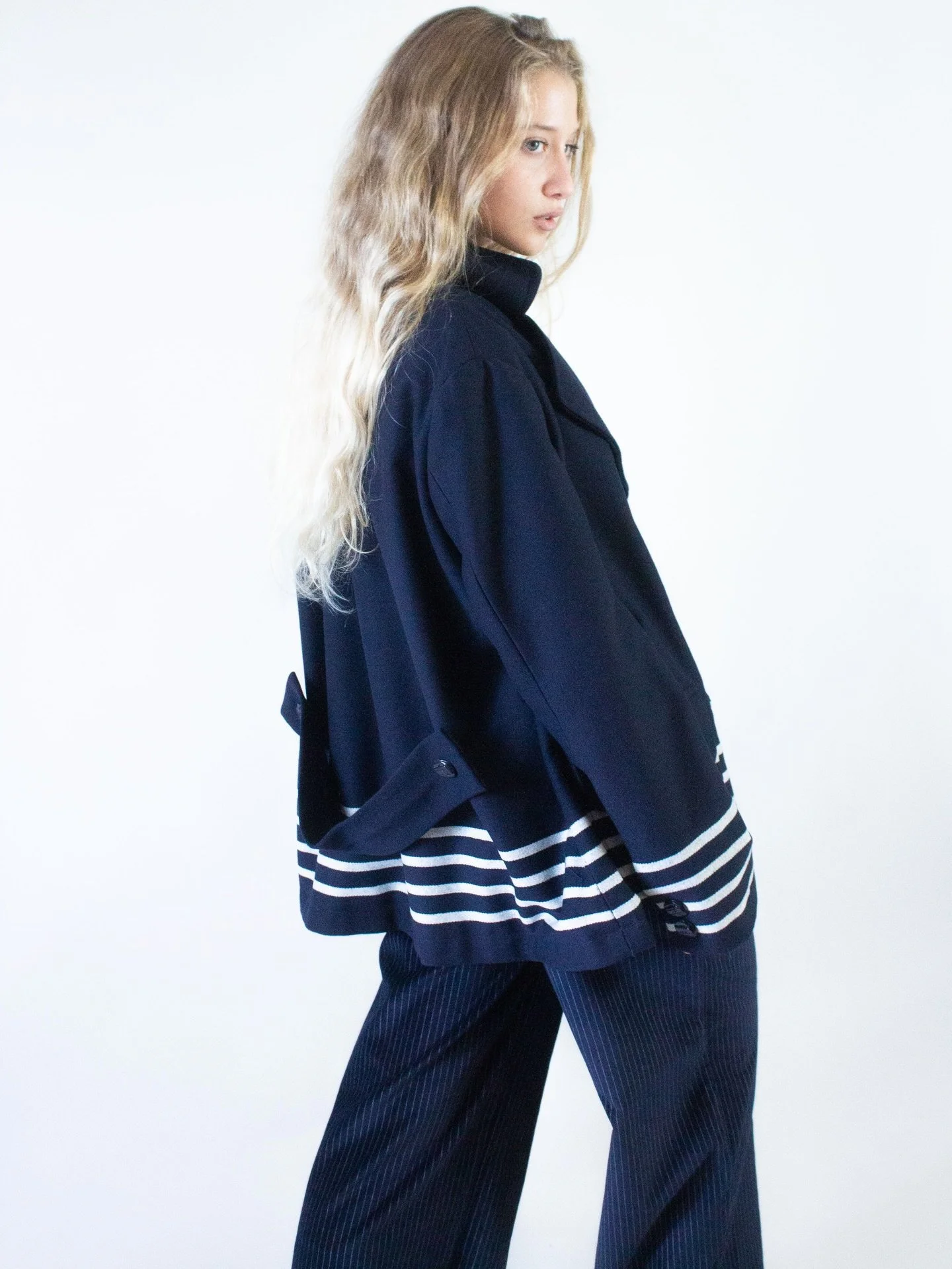 Soft lines, sharp mood A/I 2025 
foto: @sparti_taci 🤍
#sottrazionibydomitillafunghini