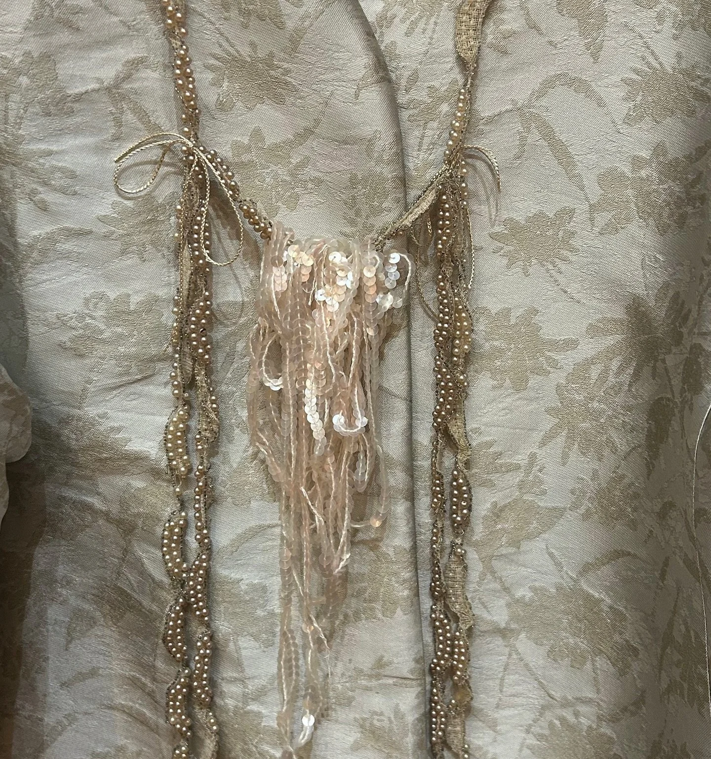 C&rsquo;&egrave; una fase che non si vede, ma si sente.
&Egrave; quella in cui le mani rallentano, osservano, smontano e ricostruiscono.

Stiamo attraversando un tempo di studio e di definizione: superfici che si sfiorano, volumi che cercano equilibr