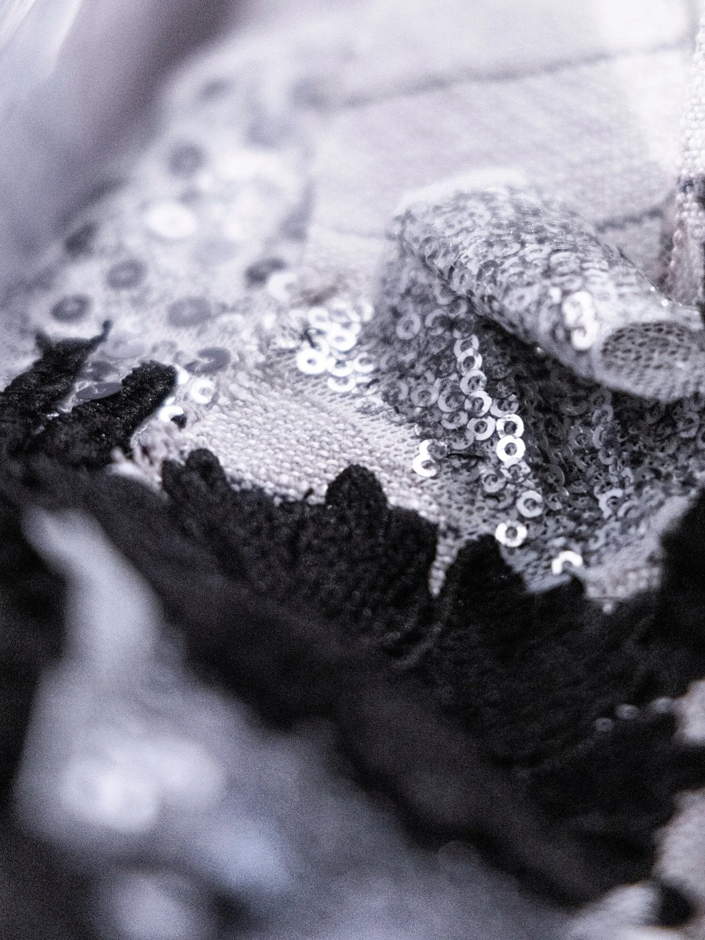 tra luce e materia, ogni dettaglio sussurra qualcosa che non si vede subito. 

📸: @sparti_taci 

#sottrazionibydomitillafunghini