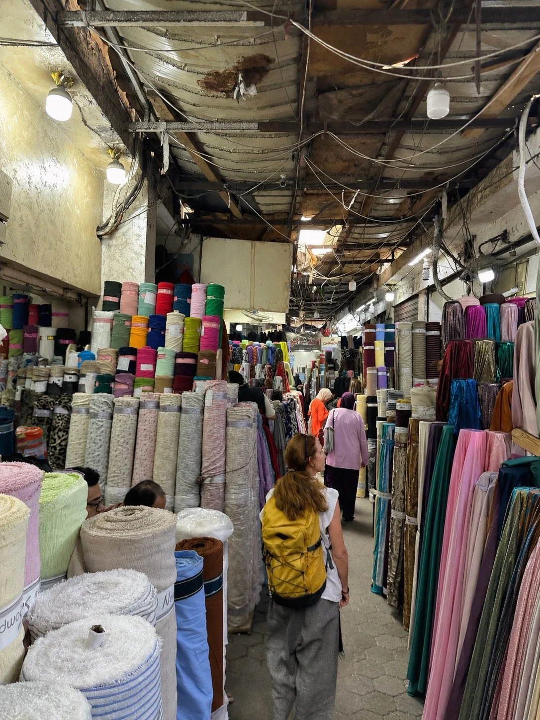 il tipo di posto dove potresti restare ore senza accorgertene oltre alle stoffe, polvere e dettagli che non sembrano reali

#cairotextures #fabric #looking