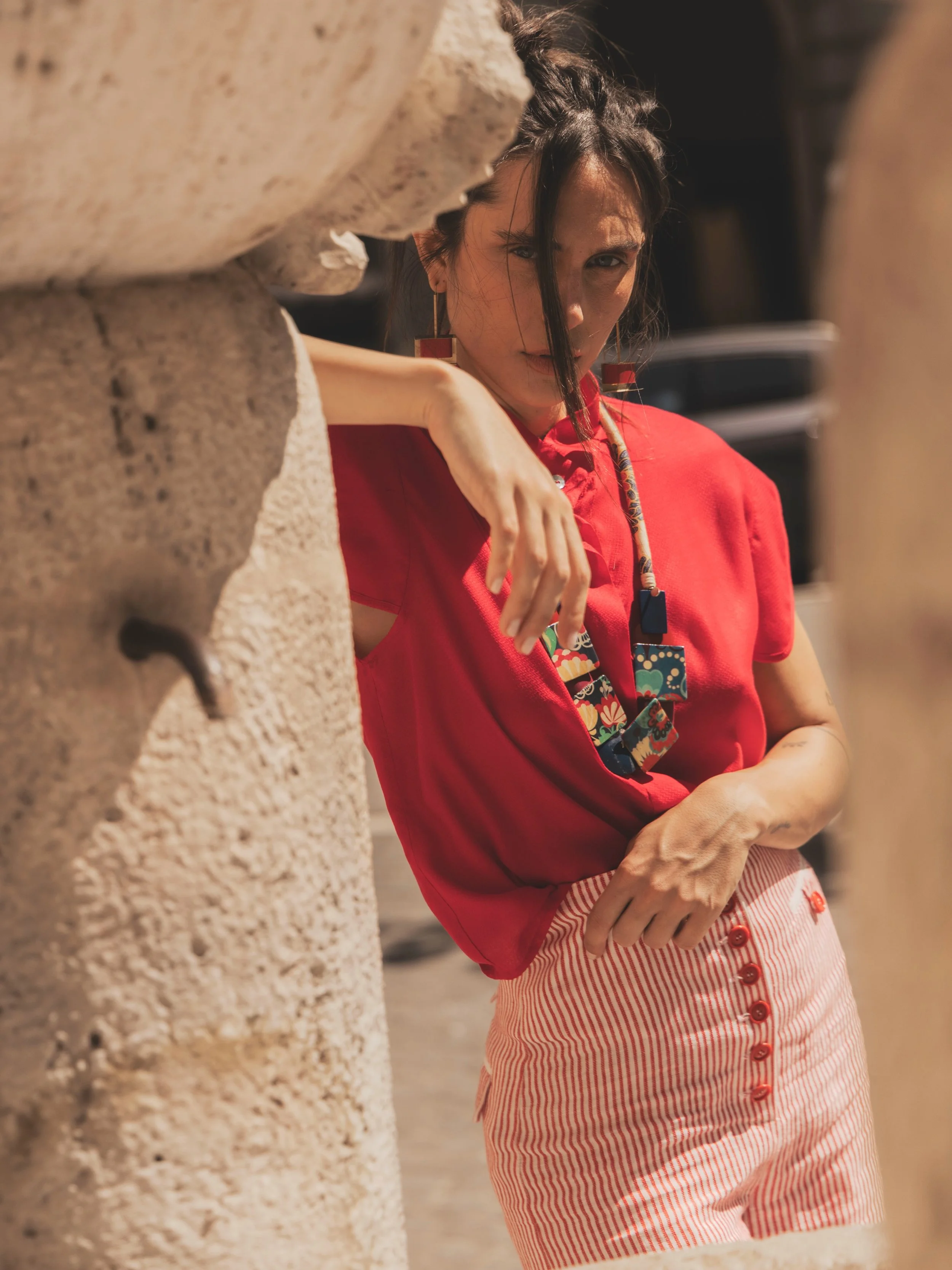 per il nostro ultimo shooting abbiamo scelto Piazza Perin del Vaga, tra le geometrie e la pietra uno degli angoli pi&ugrave; autentici di Roma.

Sottrazioni, fuori dai soliti percorsi.

📸: @sparti_taci 

@lookedmodelmanagement 

#sottrazionibydomiti