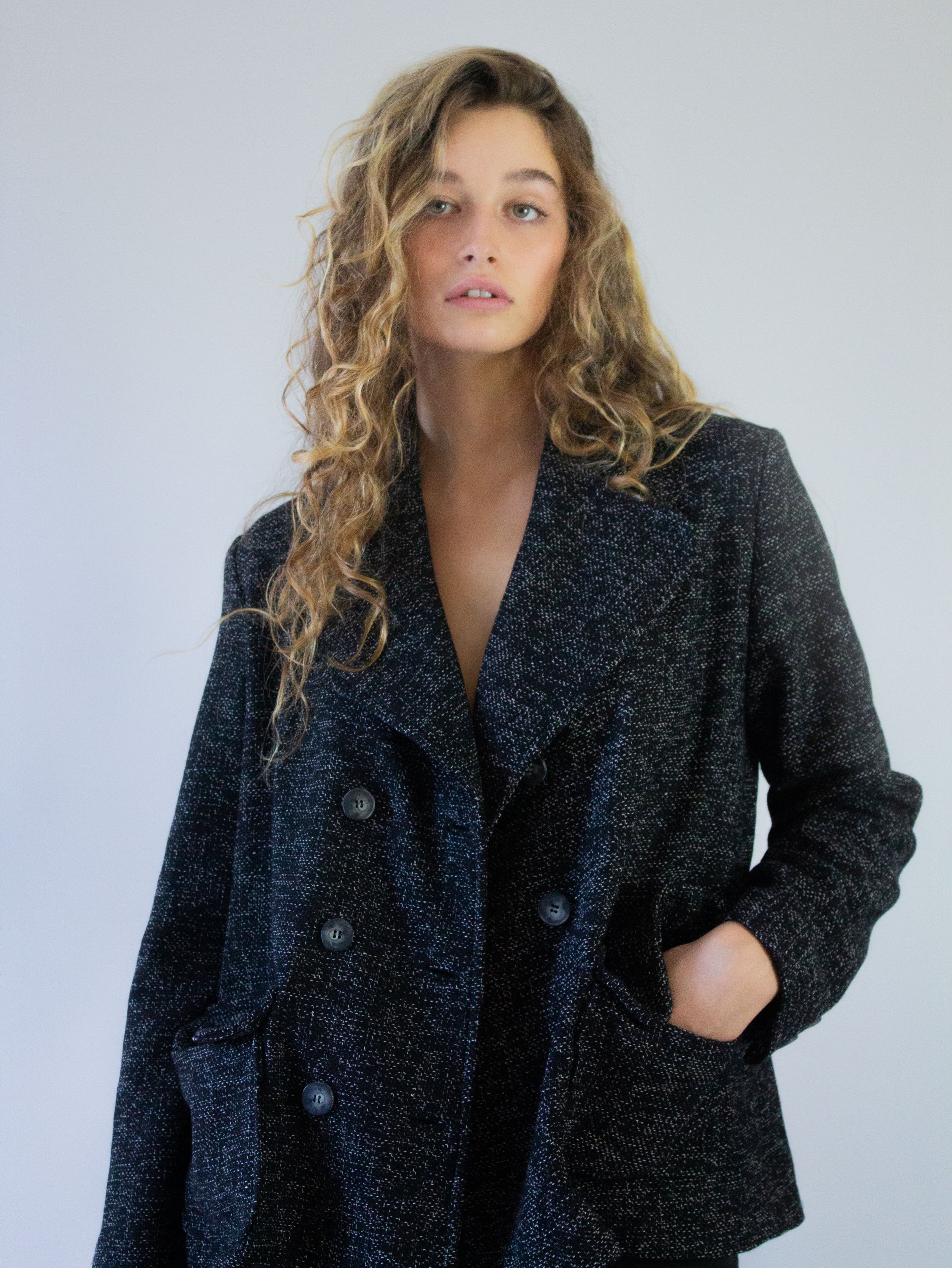 Something is shifting.

📸: @sparti_taci 

#sottrazionibydomitillafunghini #slowfashion #clothing #winter