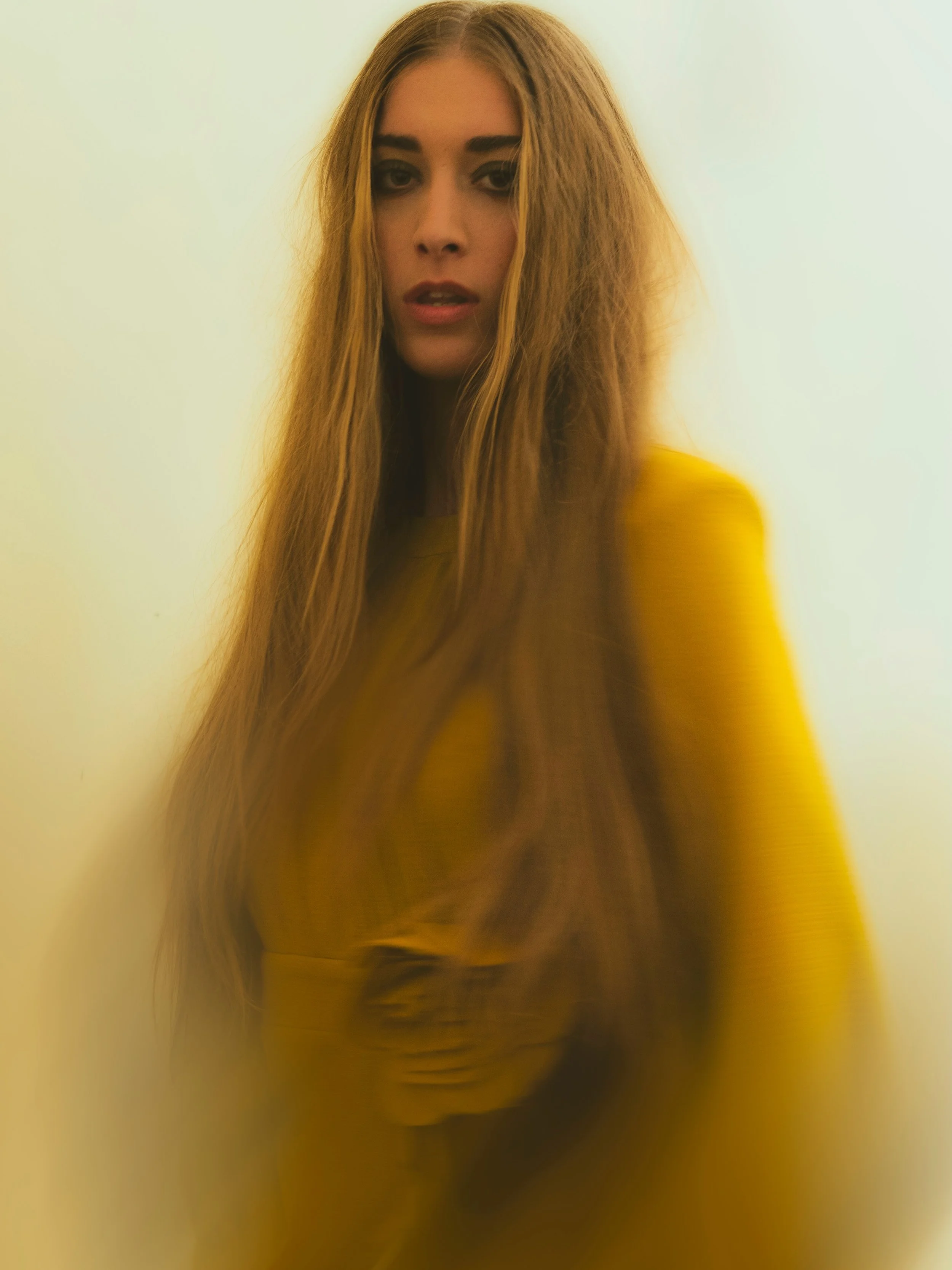 Tra luce e movimento, un instante d&rsquo;IN-CANTO.

Fashion Designer
Domitilla Funghini @sottrazioni_abbigliamento 

Designer Assistant &amp; Accessories
Mariagrazia Moretti @maria_grazia_moretti

Atelier Team
Sandra Borrini, @sandraborrini 
Carla C