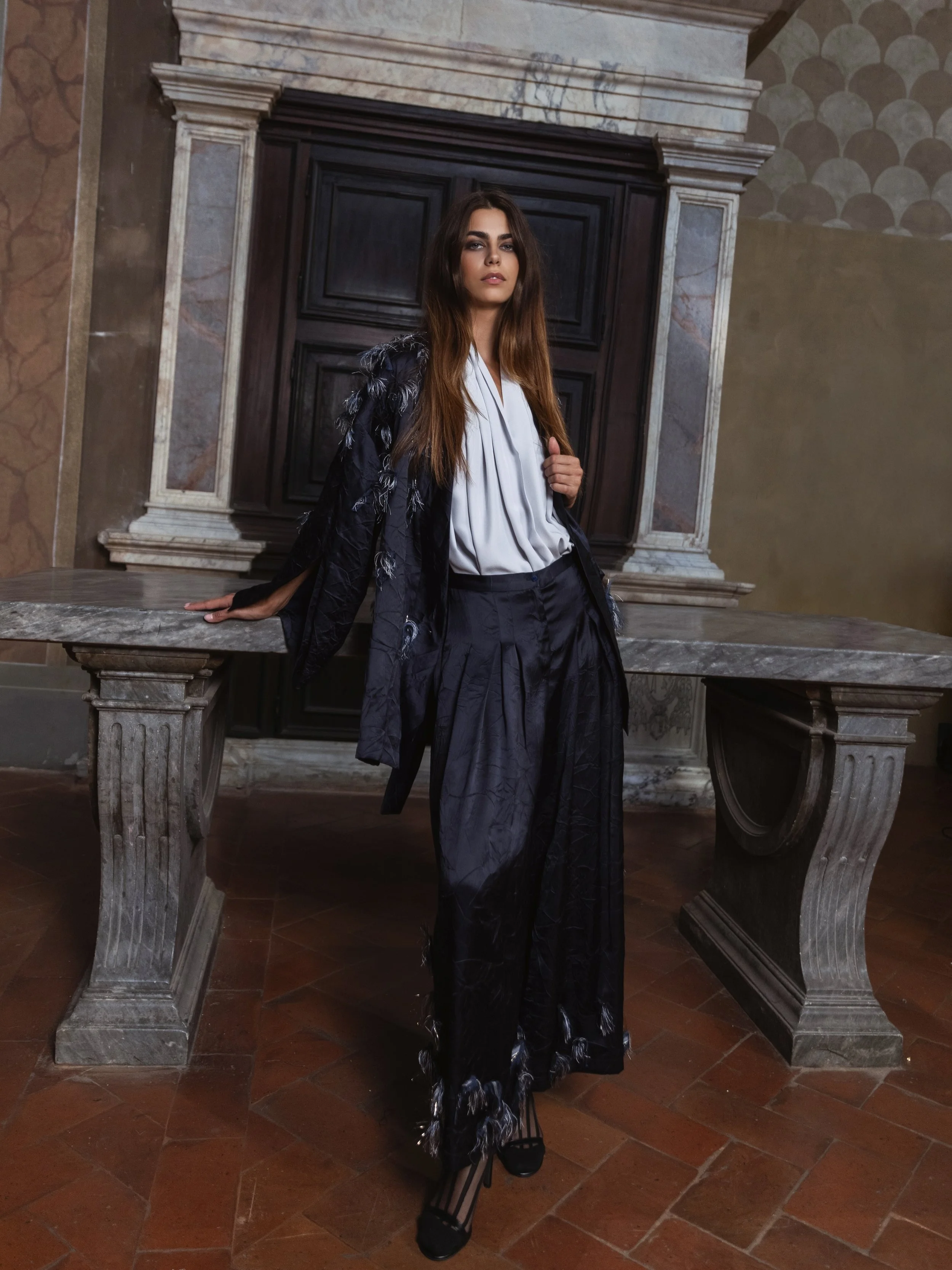 tra marmi antichi e riflessi scuri 
A/I 26-27

✮ In-Canto

Fashion Designer
&bull; Domitilla Funghini @sottrazioni_abbigliamento 

Photographer 
&bull; @claudiafrijiophotographer 

Model Agency
&bull; @lookedmodelmanagement 

Model
&bull; @laviniaghe