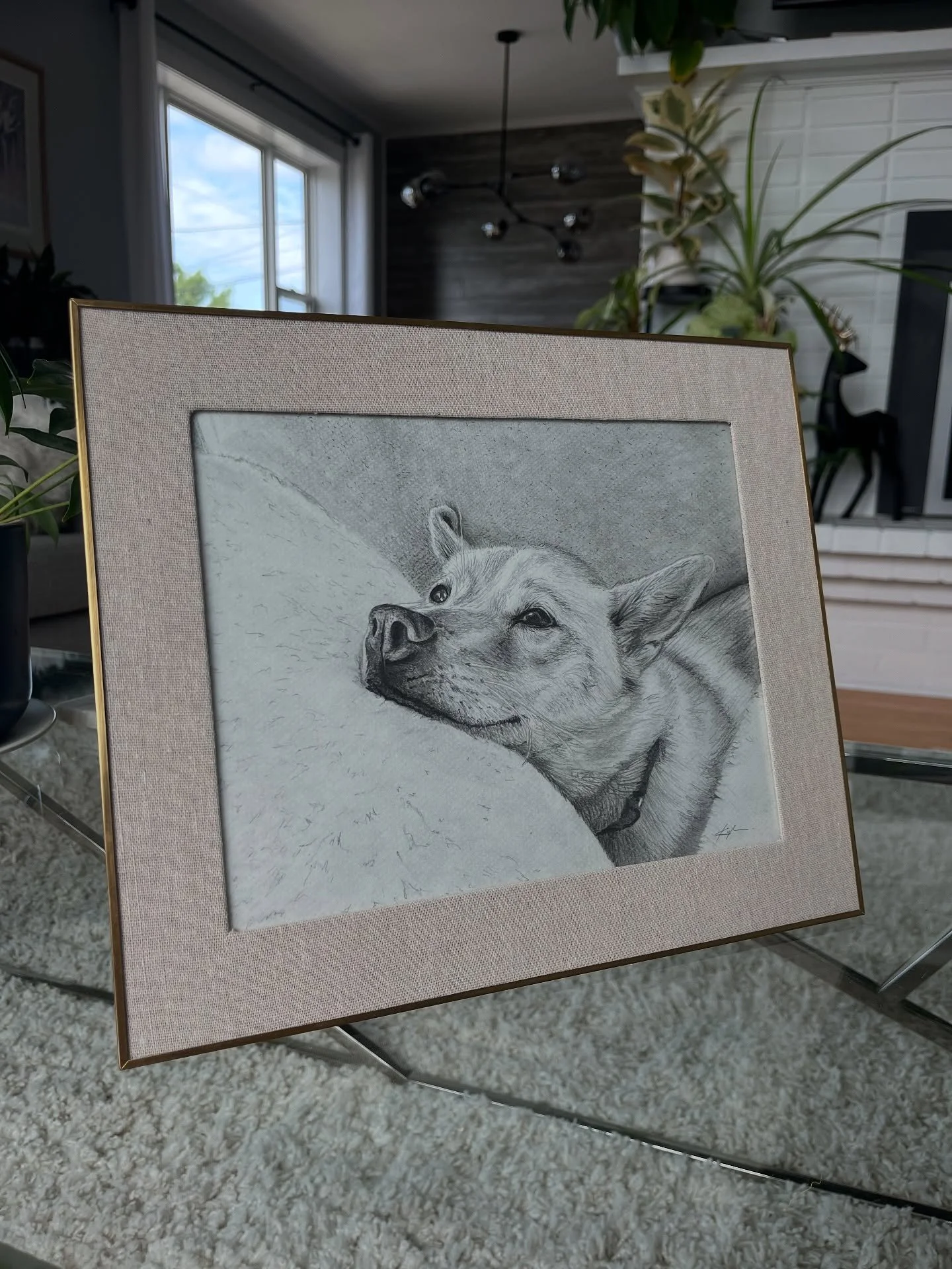 When the couch rules say no&hellip; but this face says absolutely yes. 🐾✨

#PetPortrait #DogArt #GraphiteDrawing #CustomArt #DogPortrait #CommissionArt #KyleGalvinArt #AnimalArt #ArtOfTheDay #ArtistOnInstagram #PencilDrawing #PetLovers #DogLife #Pet