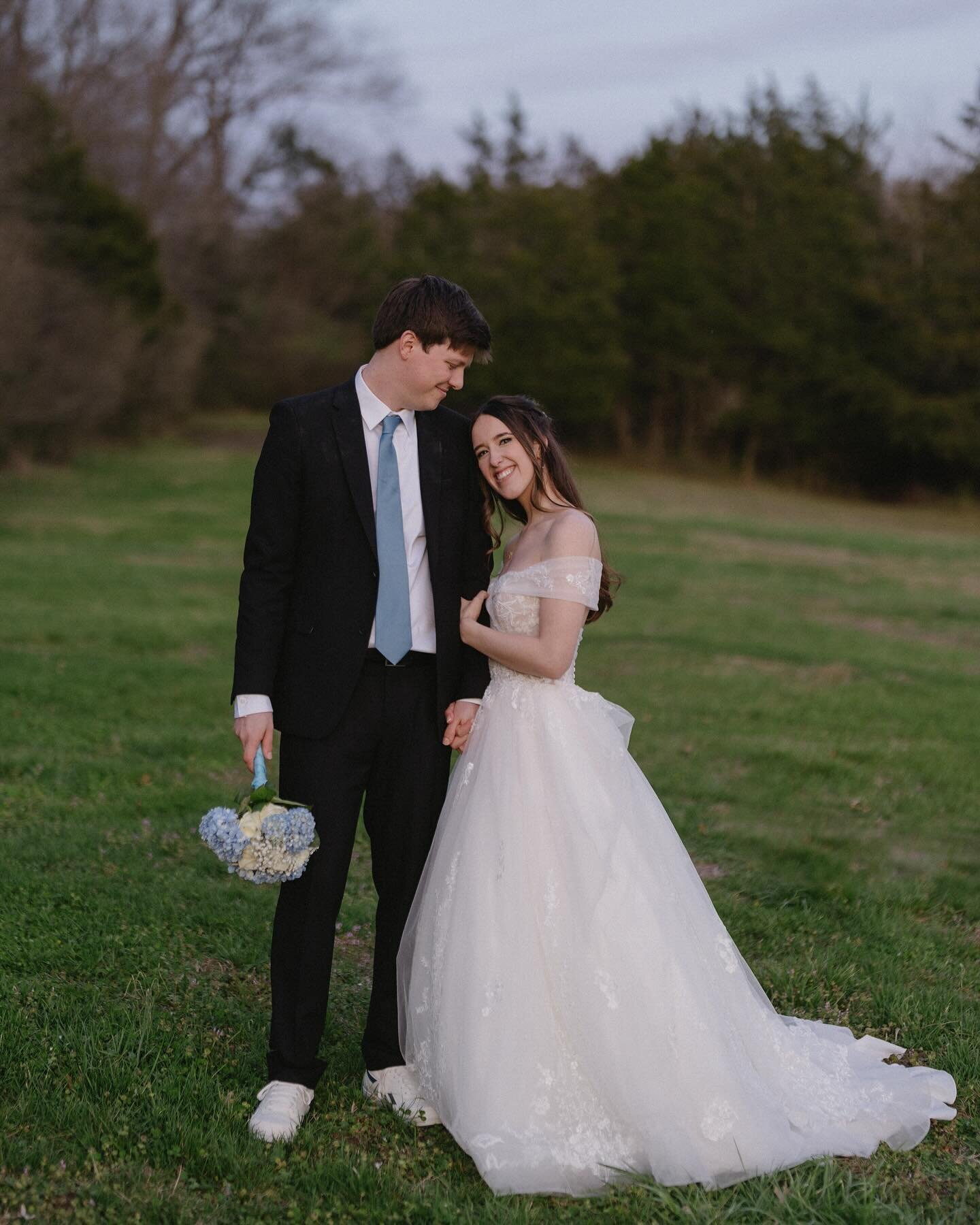 Happy first day of spring 🌱 Sneak Peeks of Joshua &amp; Ariela 

Had the honor of shooting The Adams wedding this past weekend. Joshua &amp; Ariela are truly the some of the kindest most genuine humans I&rsquo;ve ever met. Loved welcoming this new c