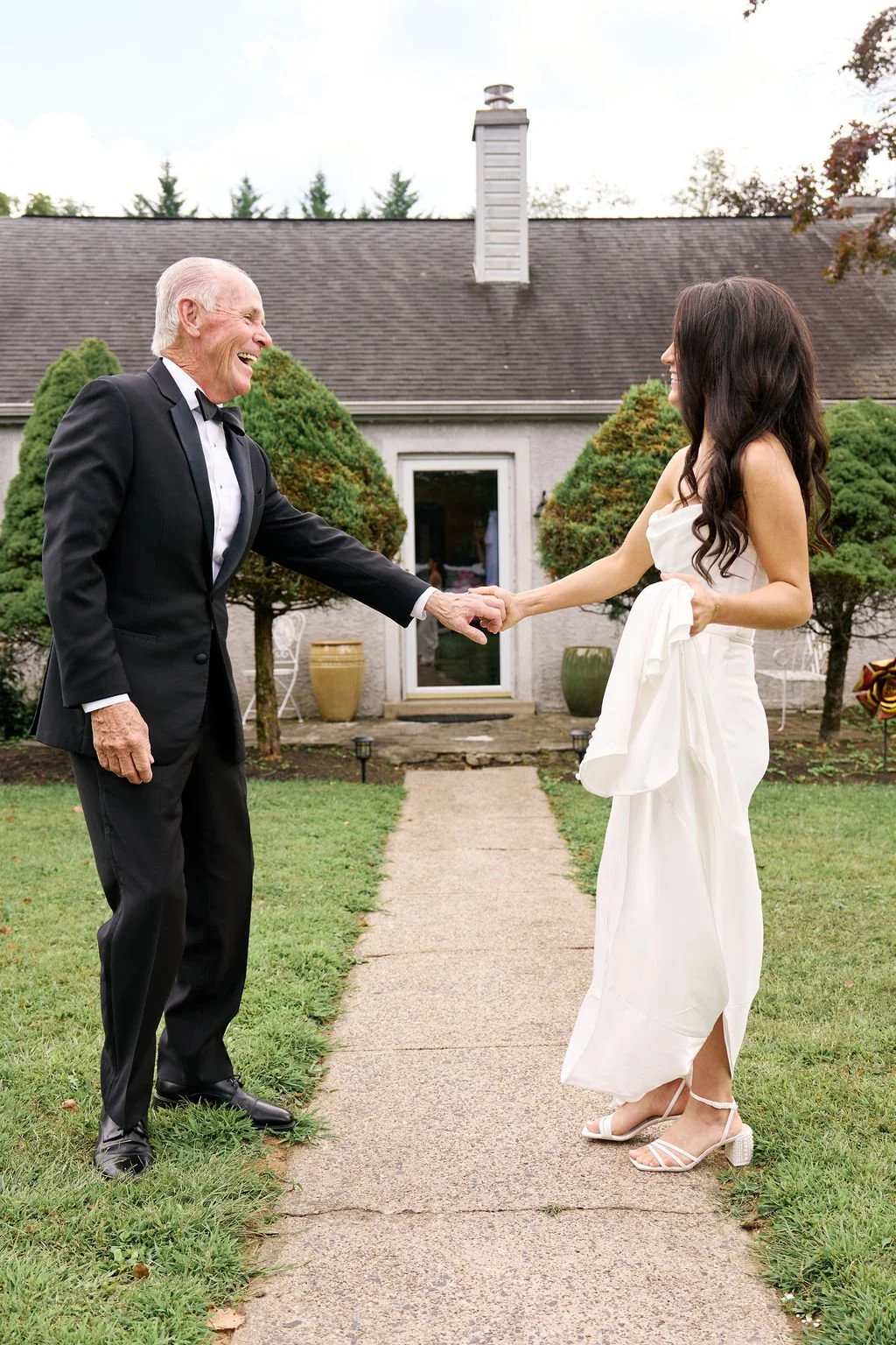 bride and dad first look