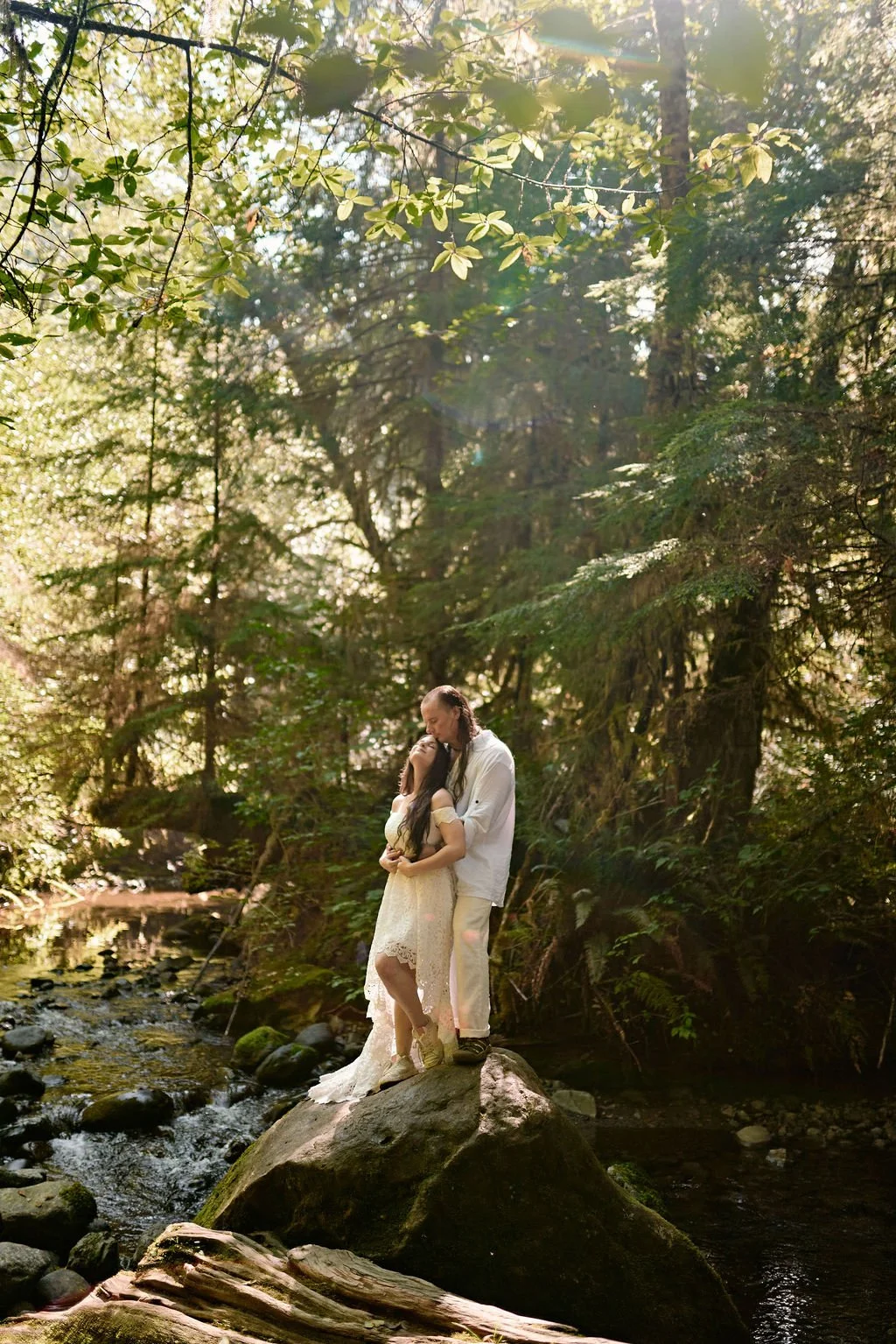 wedding couple roaming around in quinault rainforest