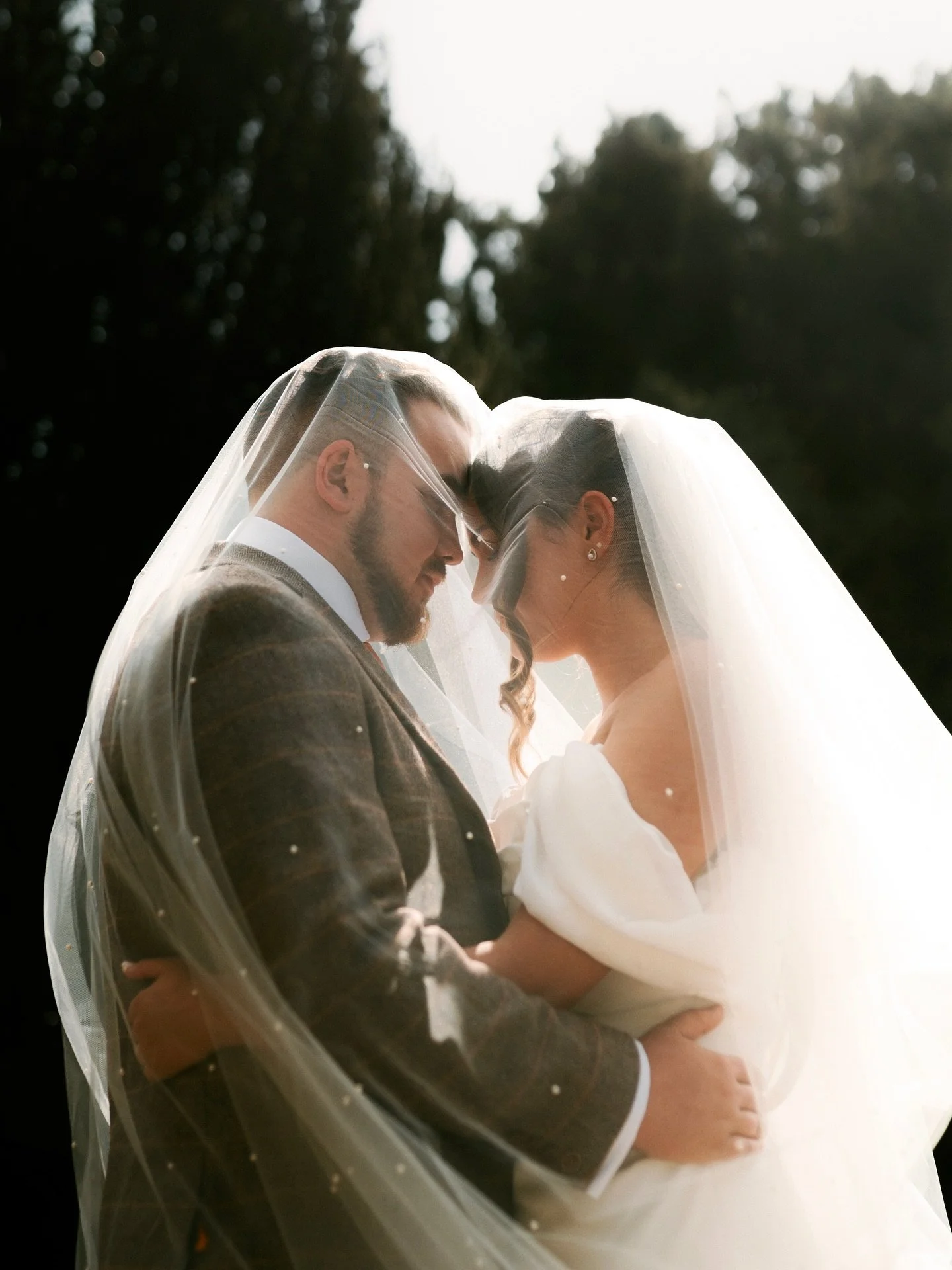 Just sharing some little moments from Luke and Jas' wedding on Saturday - such a joy to capture. Photographing in our old primary school church was a real treat, given Luke and I have known each other since we were kids 🌞 thank you so, so much for h