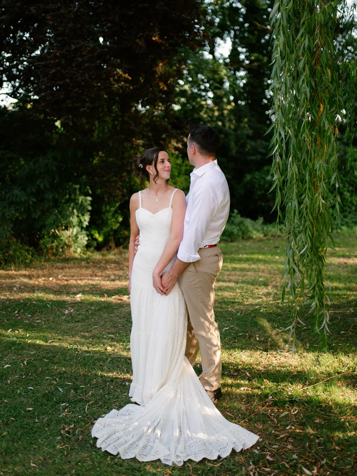 the weather is SO rainy and cold, that I will be mentally escaping to J&amp;C&rsquo;s summer vineyard wedding for the foreseeable 😎