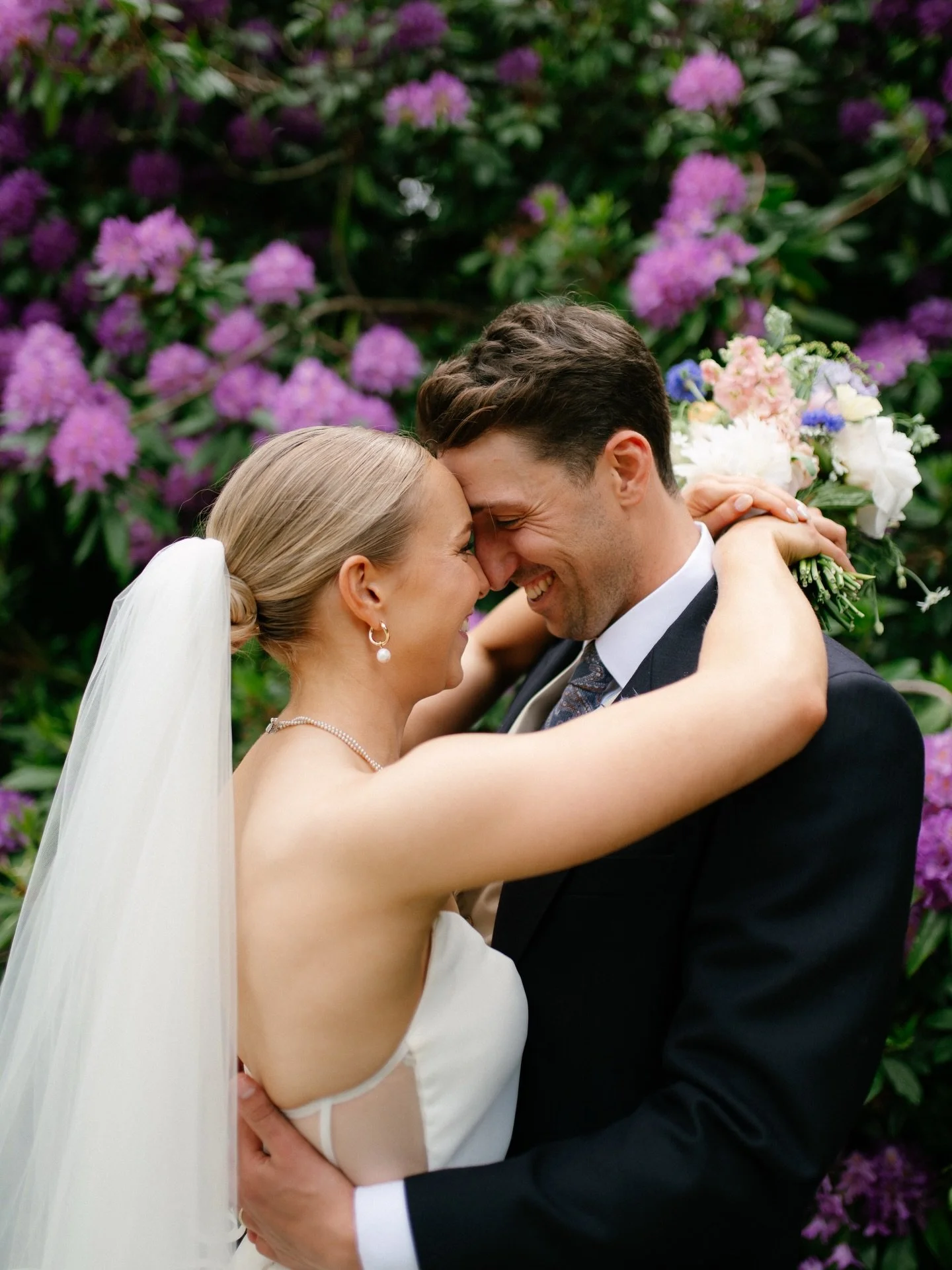 A wedding I wish I could share EVERY single photo of 🤍🤍🤍 wedding of dreams!! 

Venue- @hommehouse
Marquee- @harrisonmarquees
Hair- @jaderaynerhair
Make-up- @anastassia.mua
Florist- @littleflowerfarmmalvernhills
Catering- @the_cider_barn
Bar- @rive