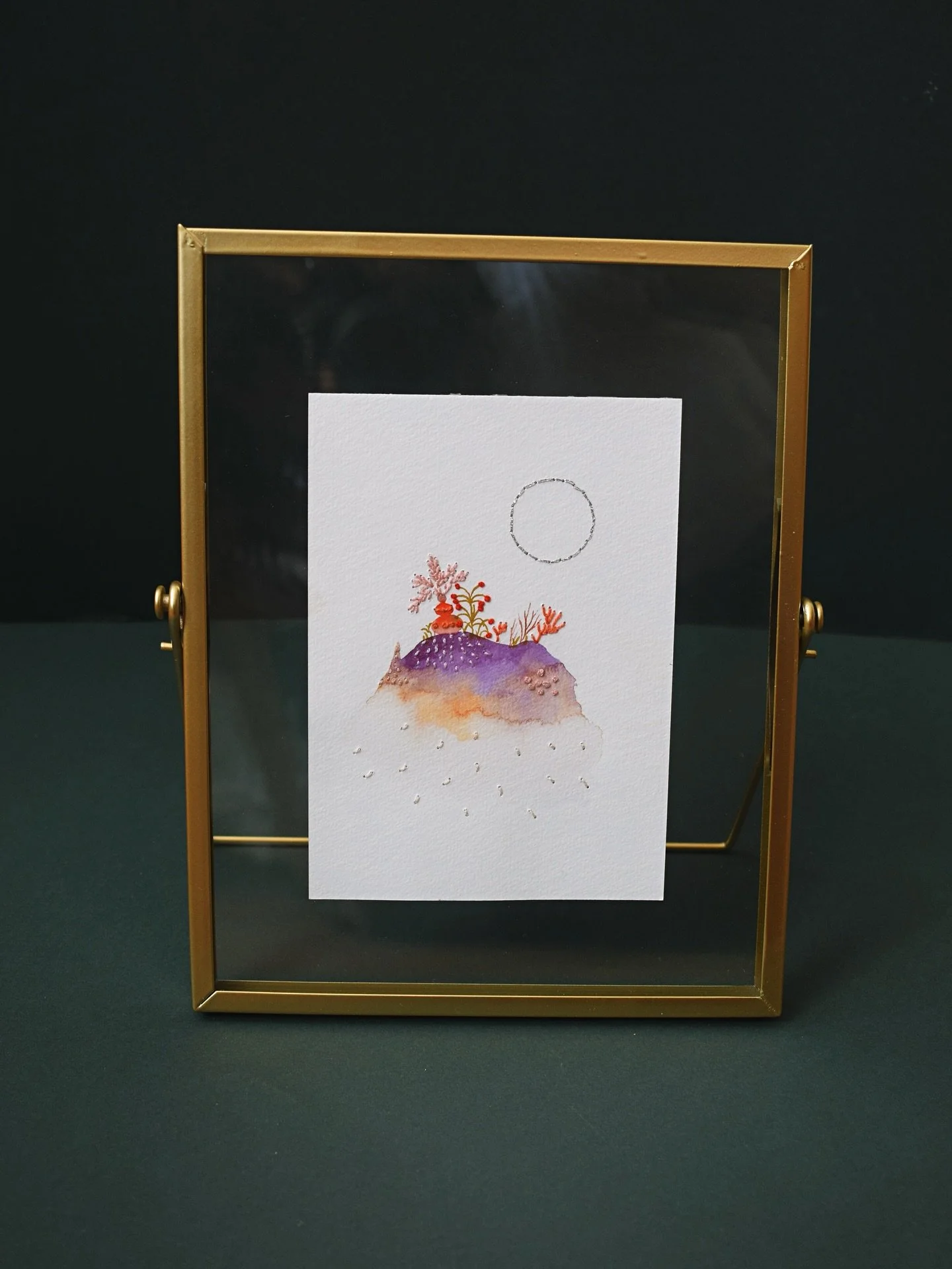 La otra serie que hicimos con @francisco_____cunha .
Muy feliz de zambullirme entre tanto ruido a bordar nuevos mundos ✨