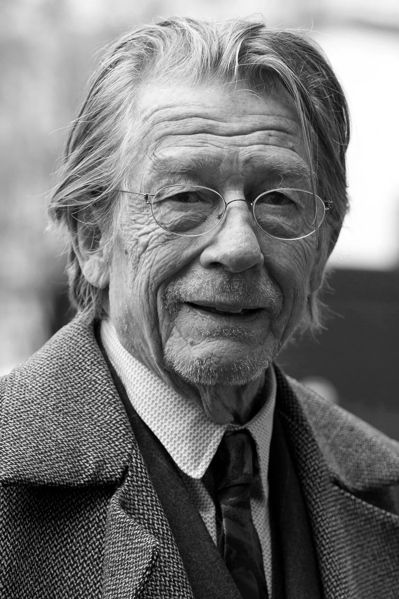 JOHN HURT — FILM REVIEW