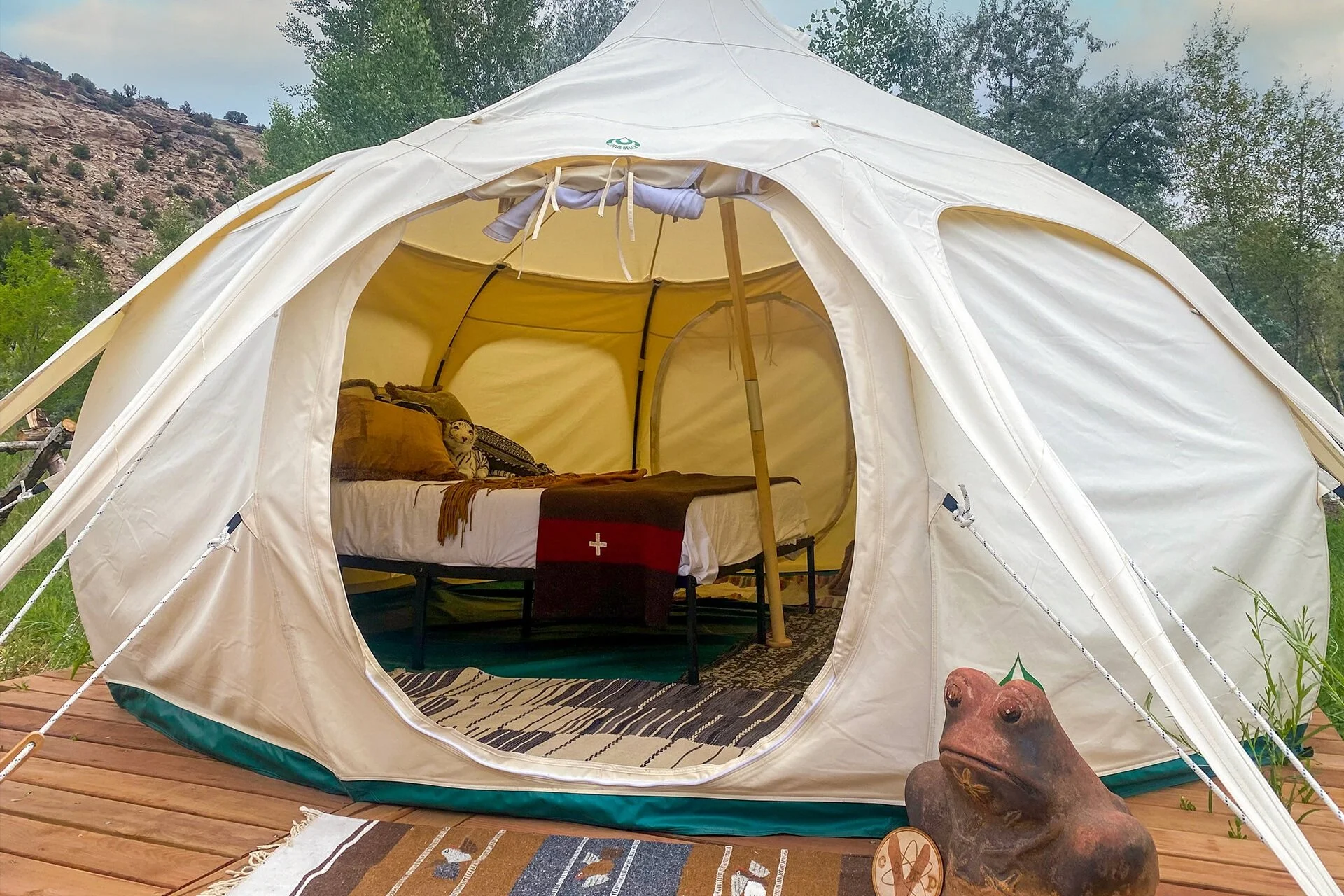 Glamping — Historic Boutique Camp CampV Vancorum, Colorado