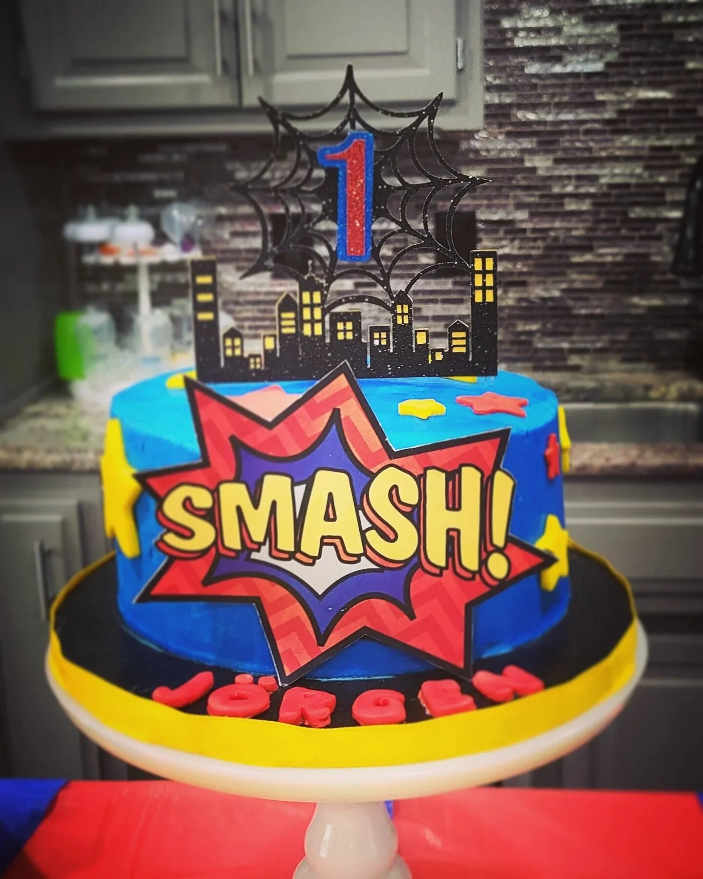 Smash cake! Perfect for superheroes!🦸🏾&zwj;♀️🦸🏾
