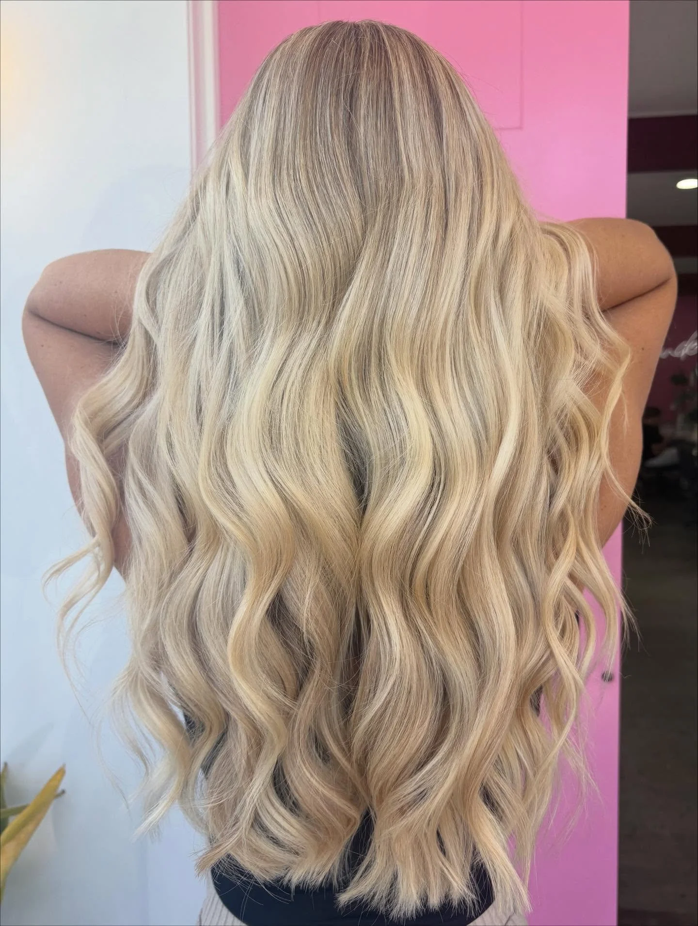 She didn&rsquo;t ask for attention&hellip; but she&rsquo;s getting it 💁🏼&zwj;♀️

#neonblonde #blondesalon #keuneanz #sunshinecoasthairdresser #caloundrahairsalon