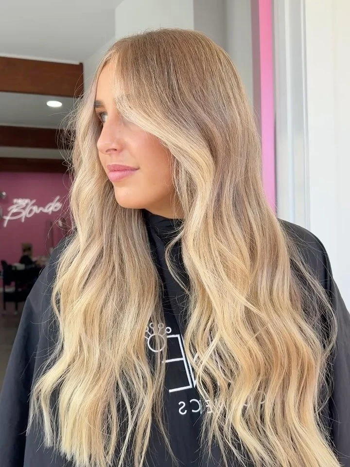 Blonde doesn&rsquo;t need to be high maintenance 🤷🏼&zwj;♀️

So OBSESSED with this colour, we had to post it twice 🩷

#NeonBlonde #SunshineCoastHair #SunshineCoastBlondes #BlondeSpecialists #livedinblonde