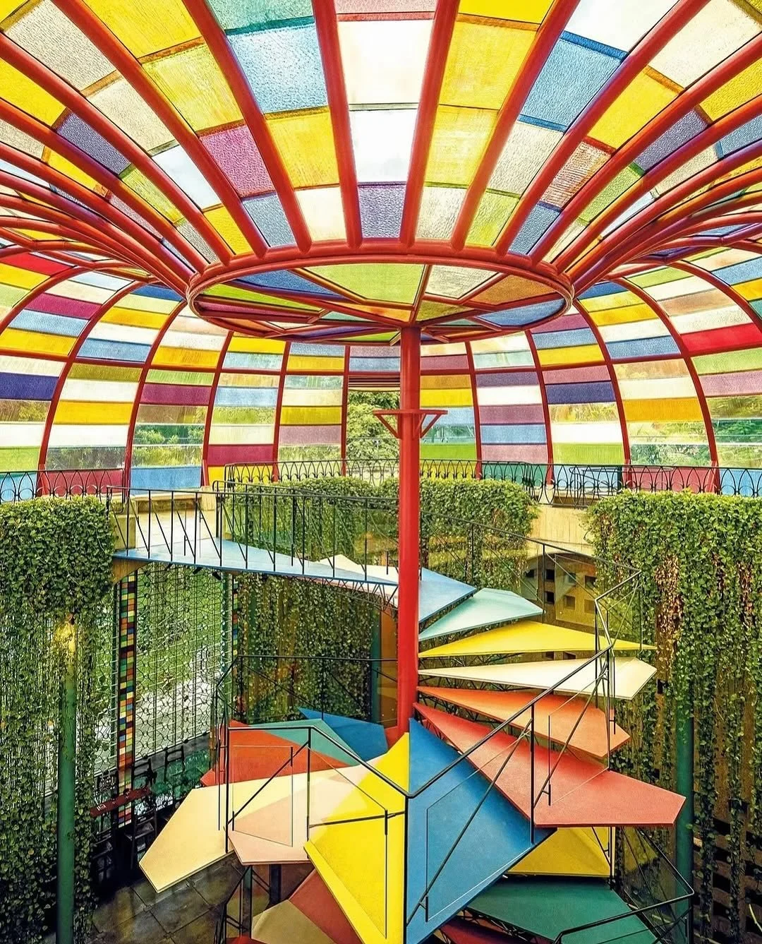 👁️ casa m&aacute;gica 👁️ very Nour coded

Stairway To Heaven: The Magic House by Alejandro Pietri in Venezuela. Endless myriad of details and stained glass 🔺🖍️🔸🌞🟩🔹🔮🤲

&ldquo;Pietri wanted architecture to incorporate decisions as organic and