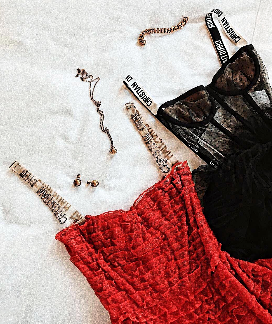 STYLING

I make you look the best for special situations such as for a date, to propose, to meet the parents, to meet the friends, to have an important conversation, to meet someone face-to-face for the first time, etc.