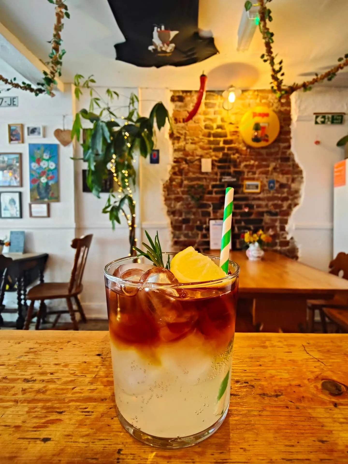 Pelinkovac & Bitter Lemon! ๐ฒ๐ 
Croatian herb liqueur & Italian bitter lemon soda - on the menu now! ๐ญ๐ท๐ฎ๐น
ลฝivili! ๐